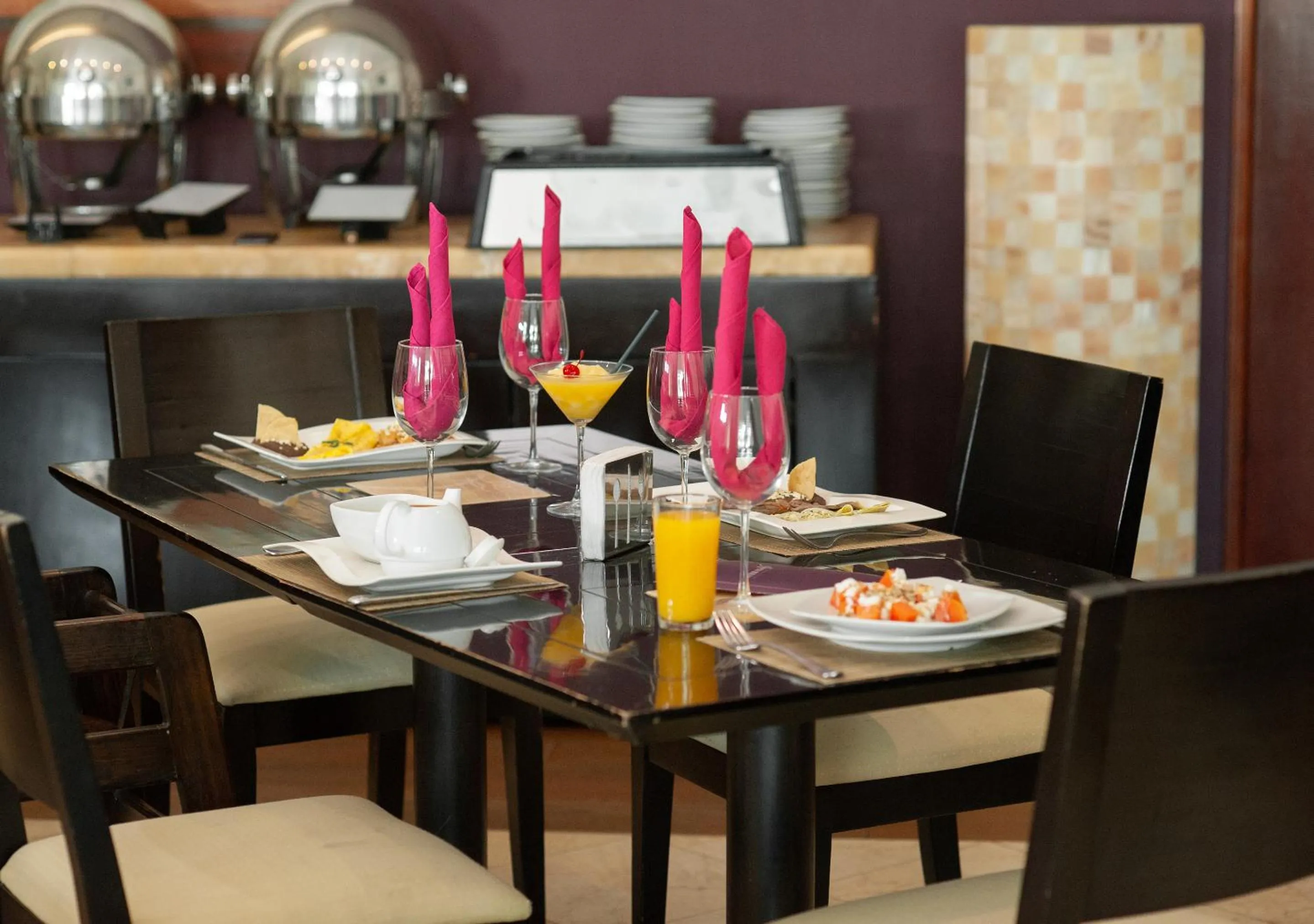 Restaurant/places to eat in Hotel Victoria Poza Rica by Brahma