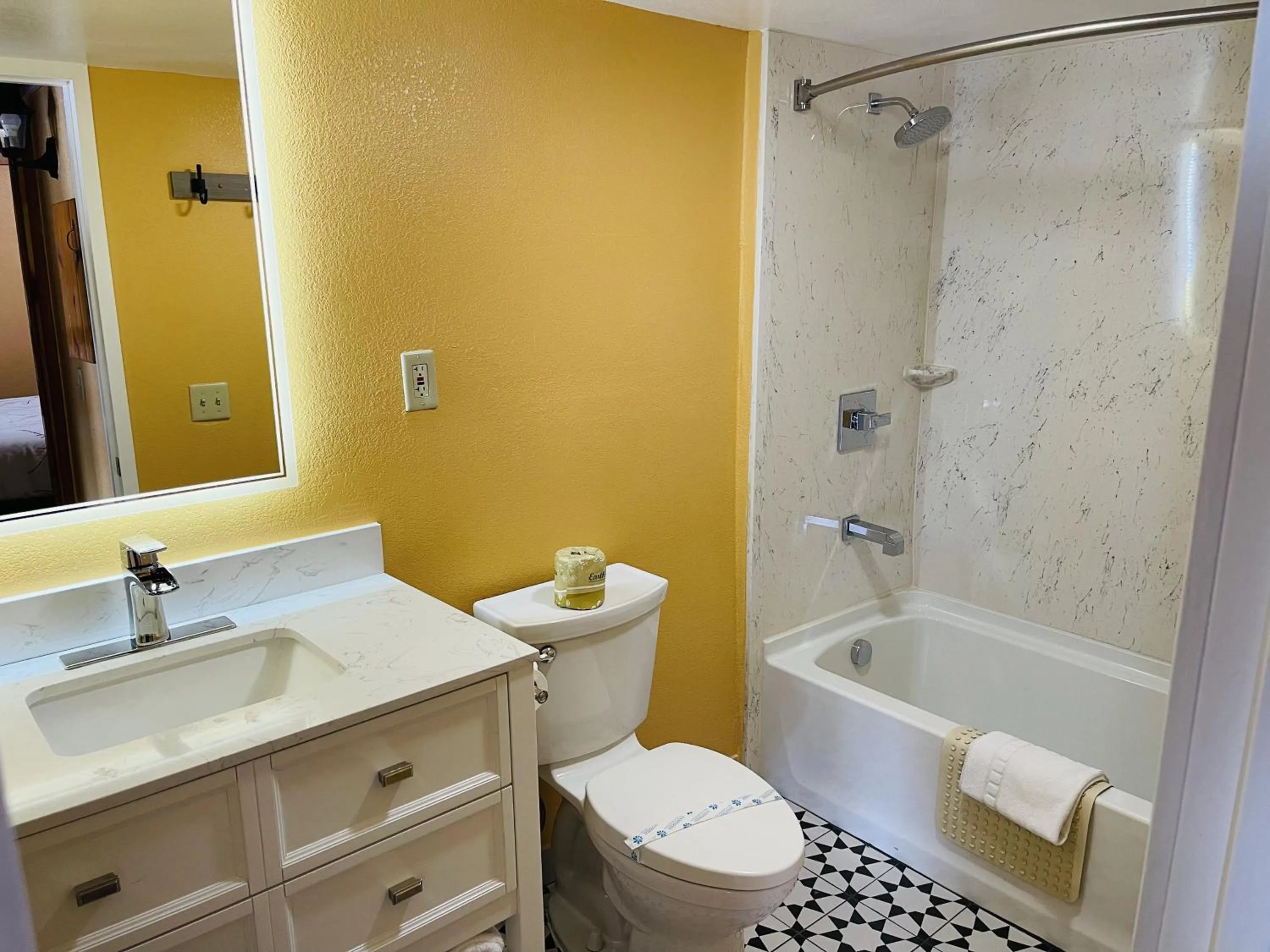 Toilet in Apple Inn Motel