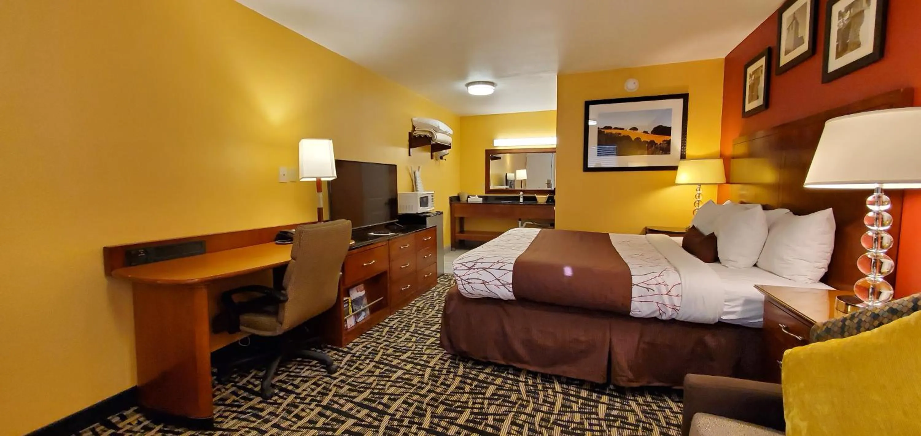 Living room, Bed in Apple Inn Motel