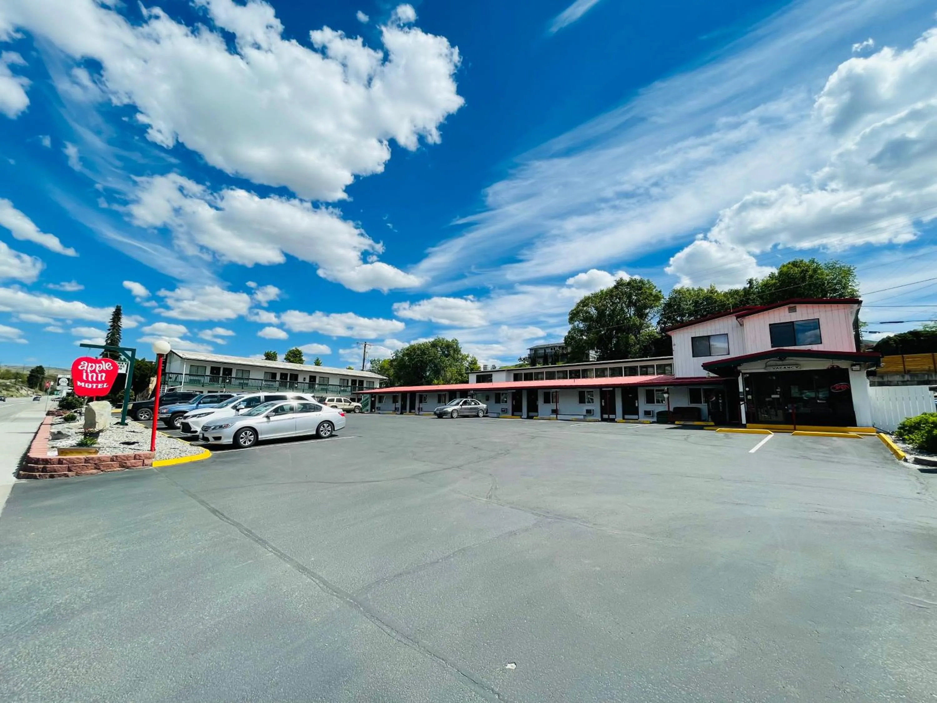 Parking in Apple Inn Motel