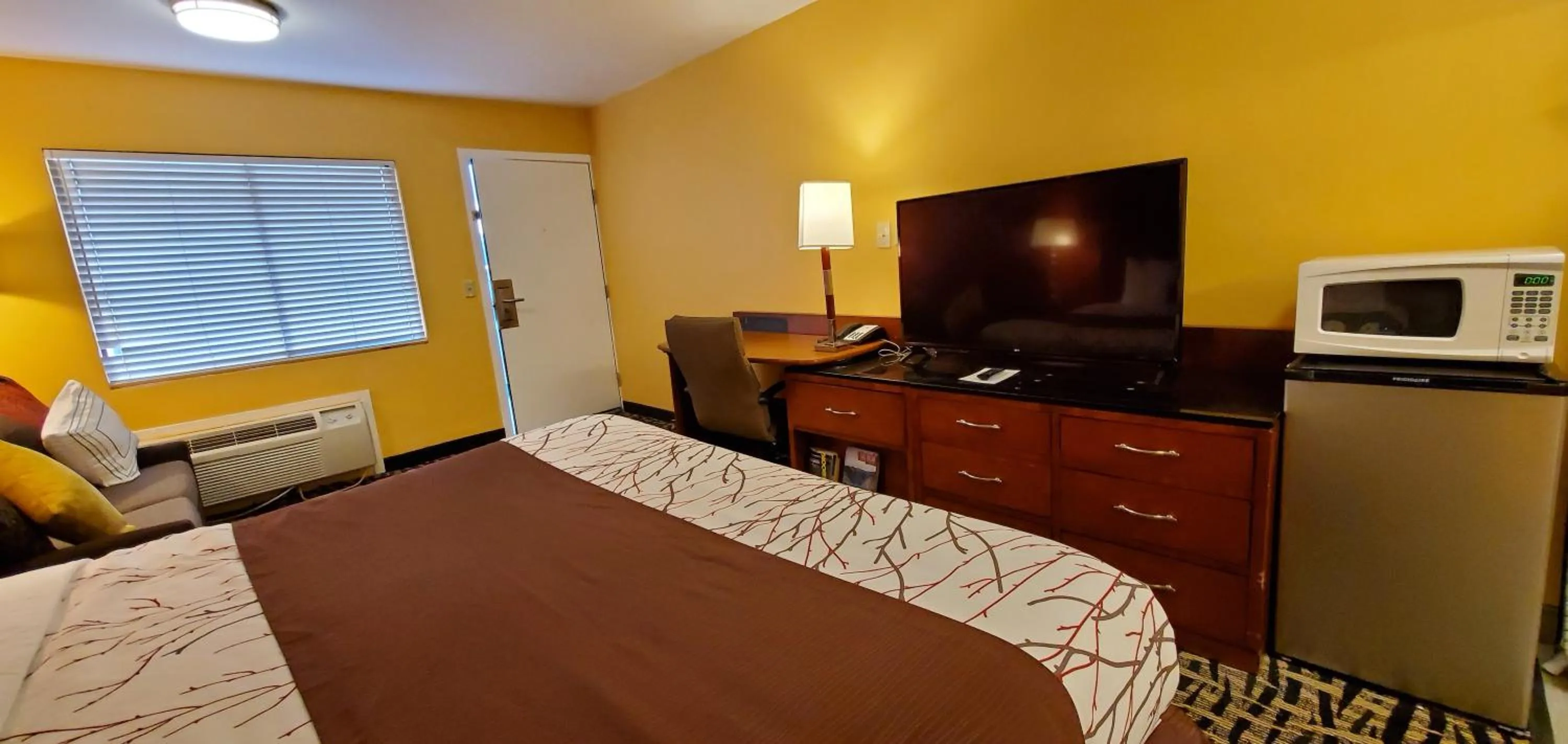 TV and multimedia, Bed in Apple Inn Motel