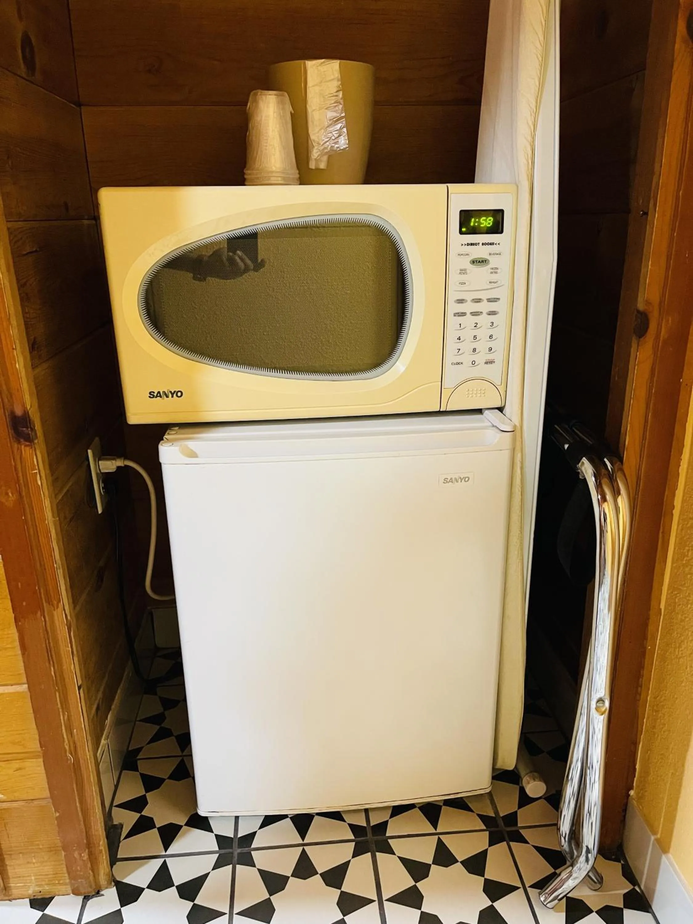 minibar in Apple Inn Motel