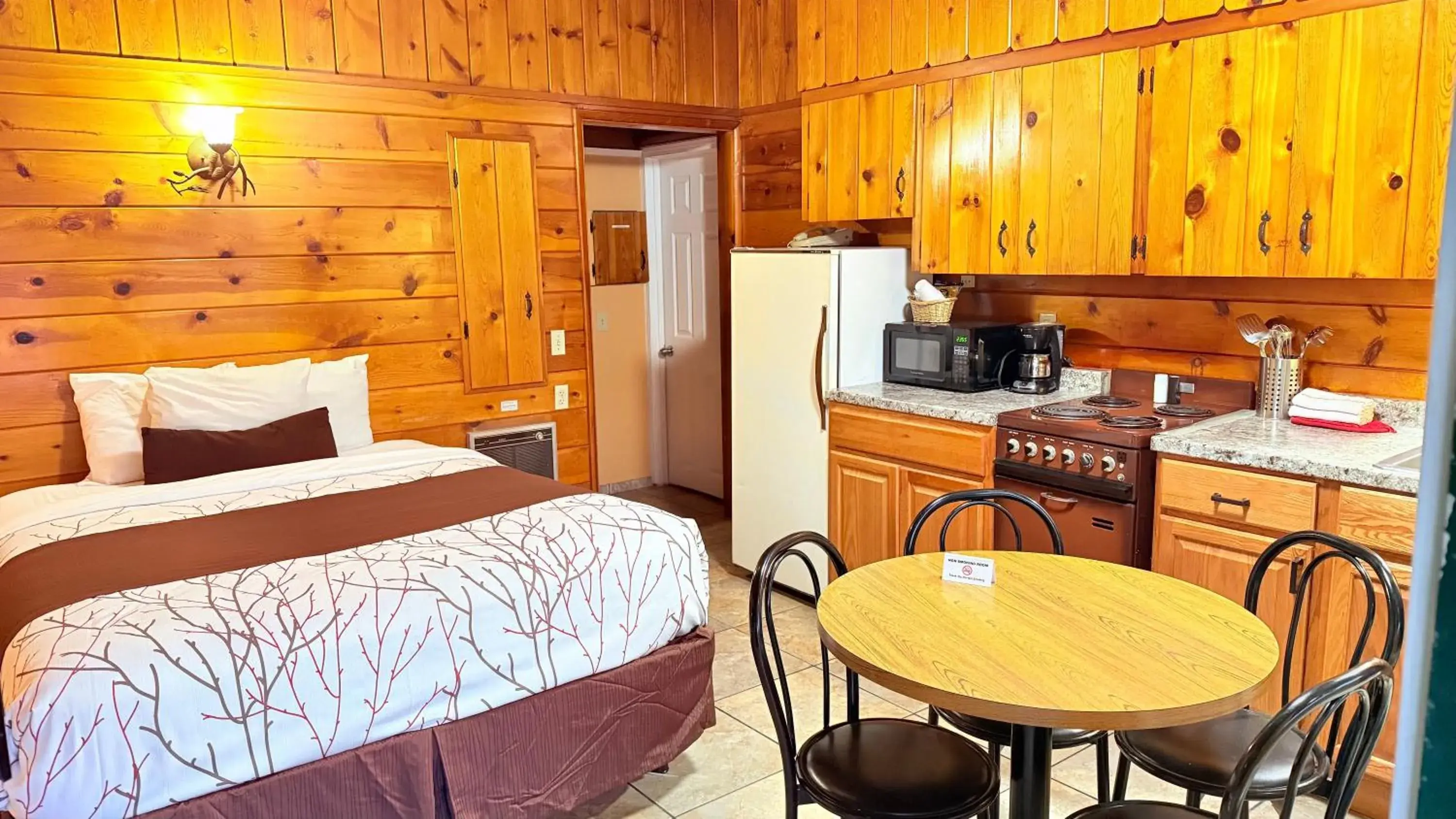 Standard Room with Kitchen in Apple Inn Motel Standard Room with Kitchen in Apple Inn Motel