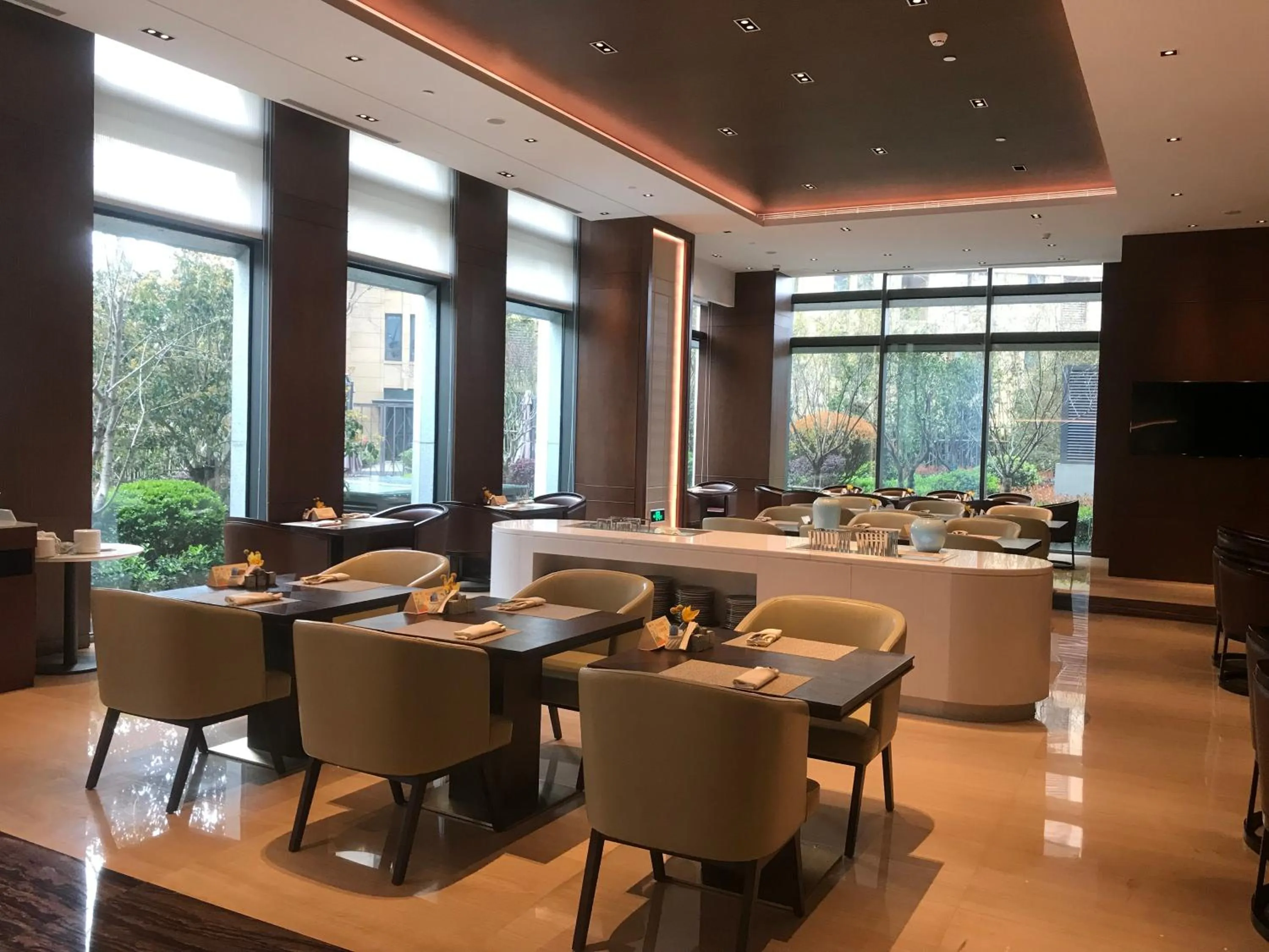 Restaurant/places to eat in LJZ Supreme Tower Hotel