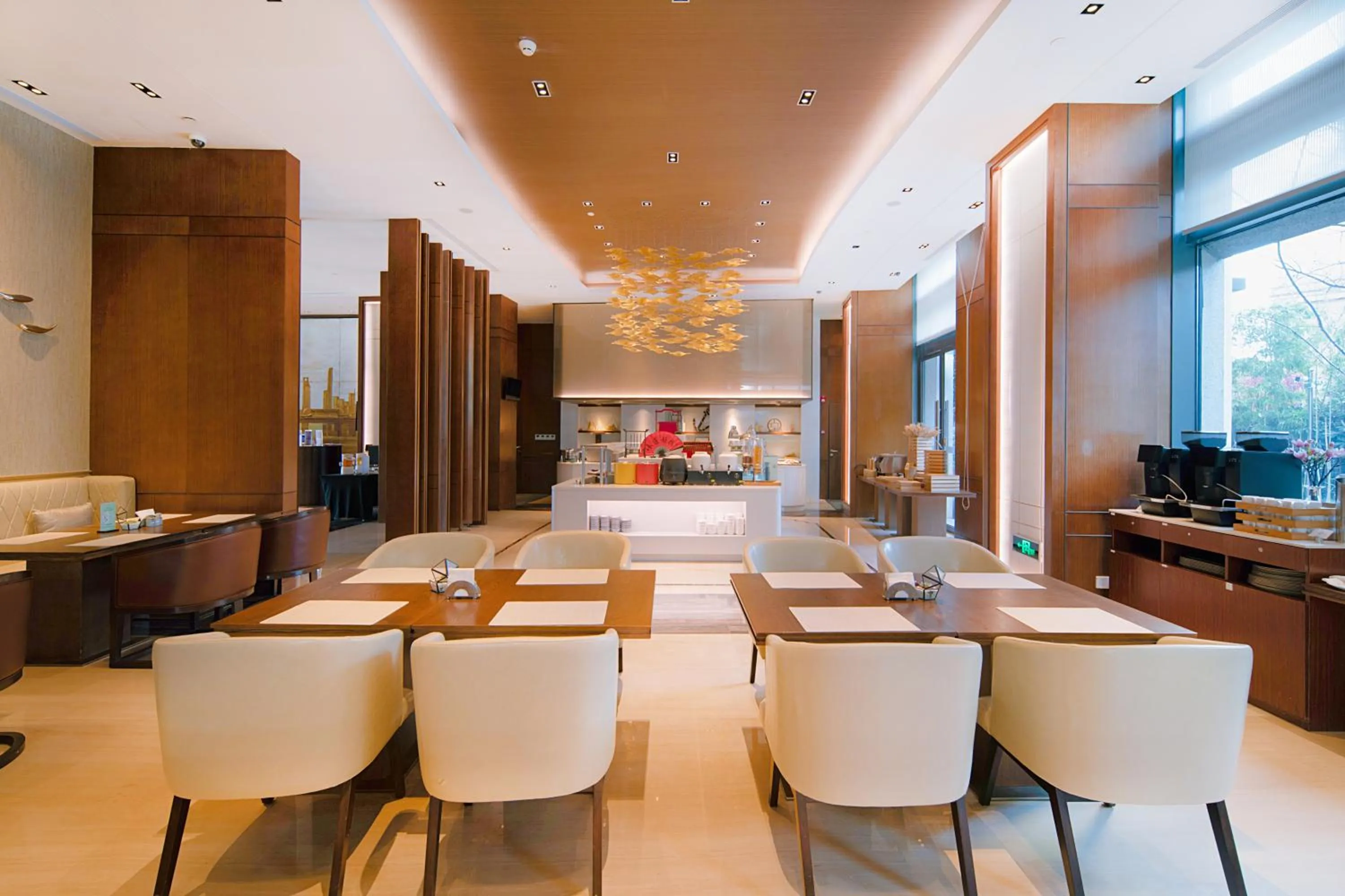 Restaurant/places to eat in LJZ Supreme Tower Hotel