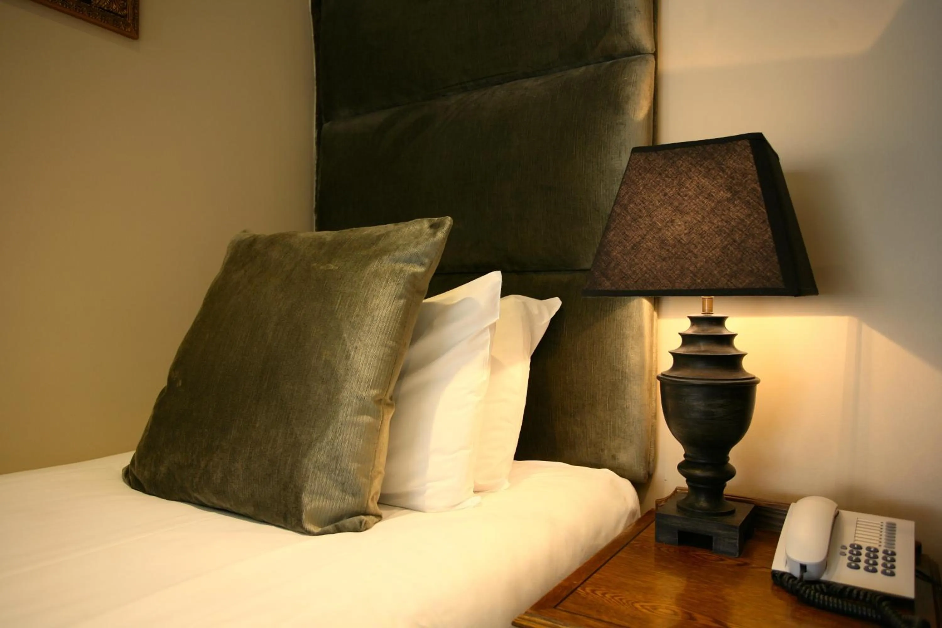 Bedroom, Bed in The White Hart