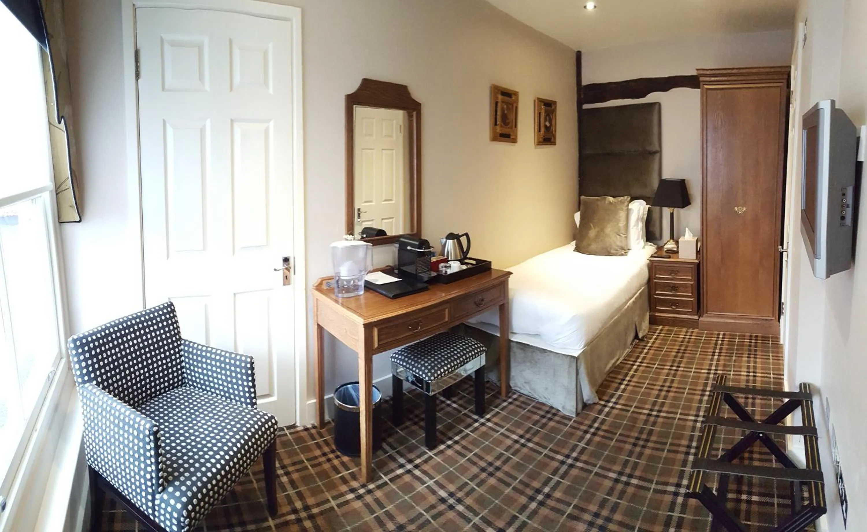 Photo of the whole room, Bed in The White Hart