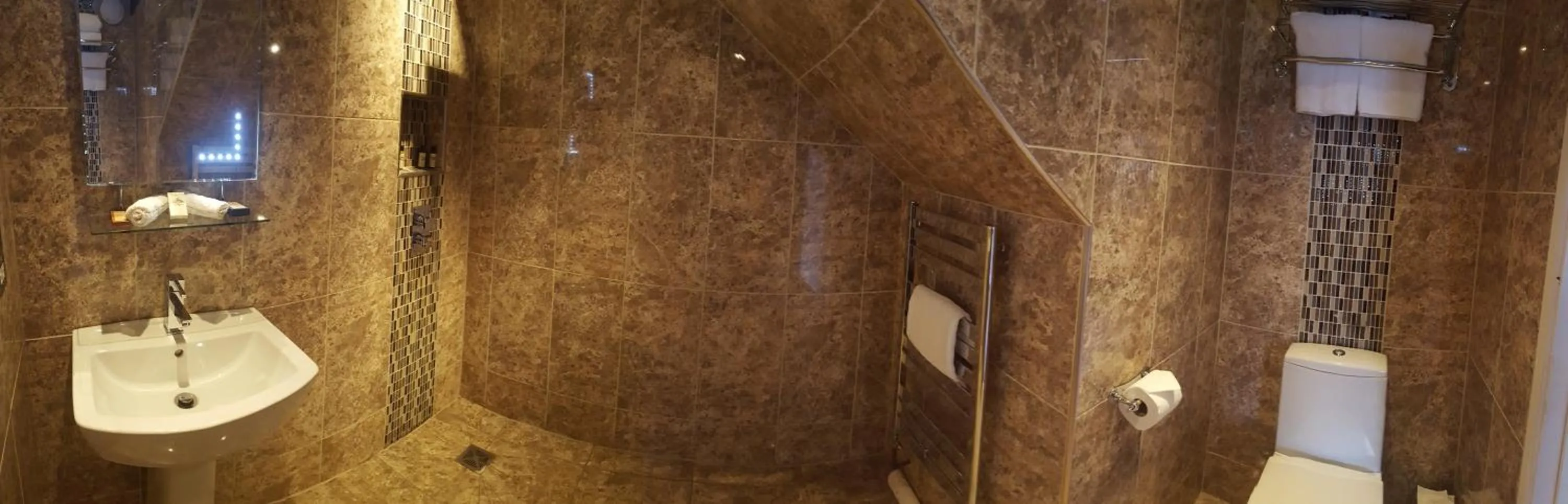 Bathroom in The White Hart