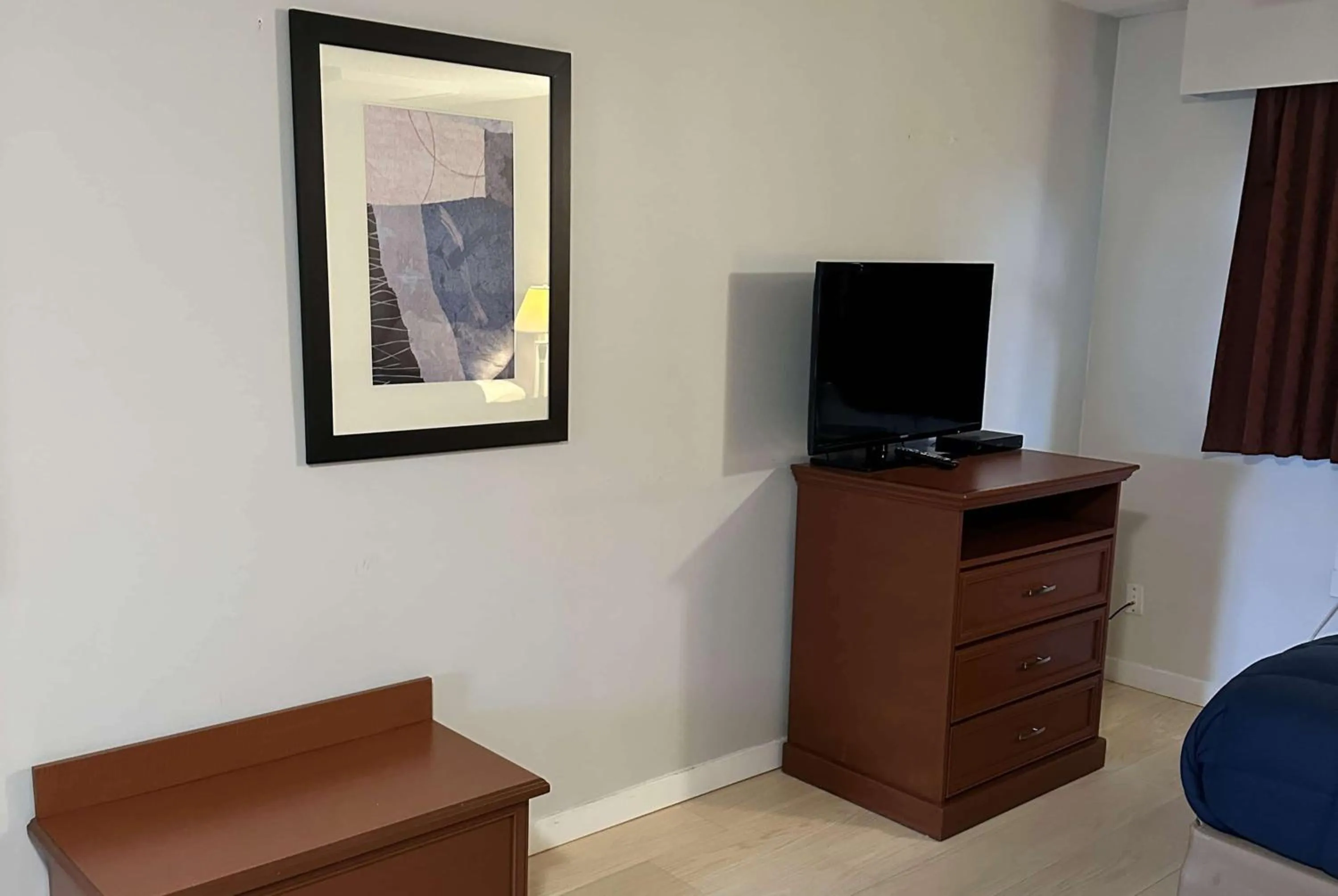 Photo of the whole room in Travelodge by Wyndham Langley