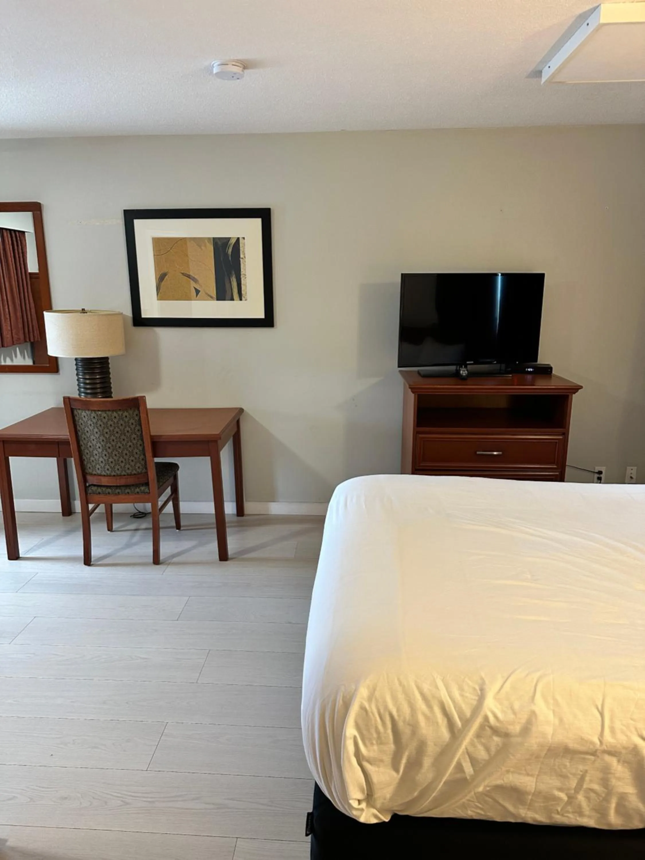 Bedroom, Bed in Travelodge by Wyndham Langley