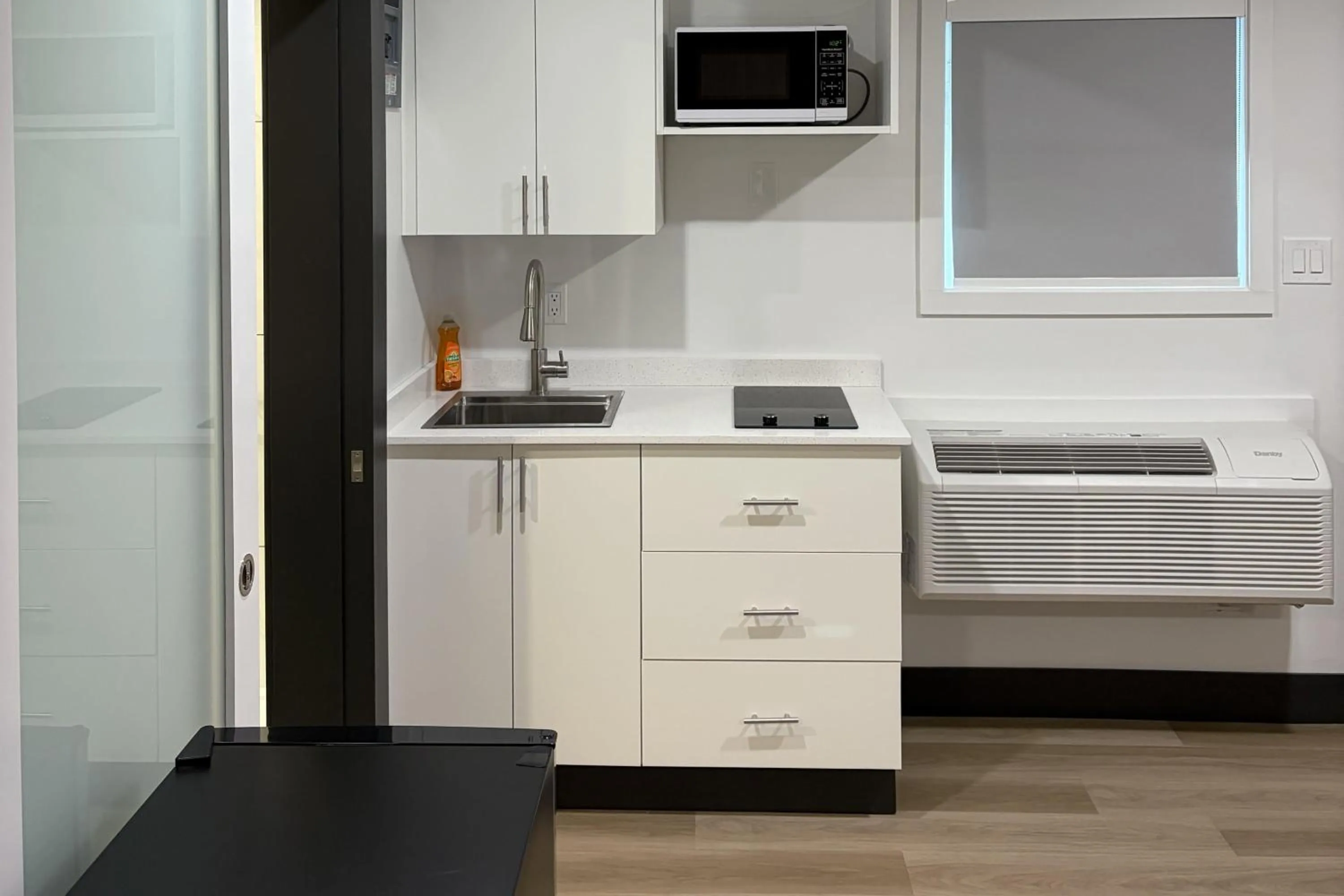 Photo of the whole room, Bed in Travelodge by Wyndham Langley