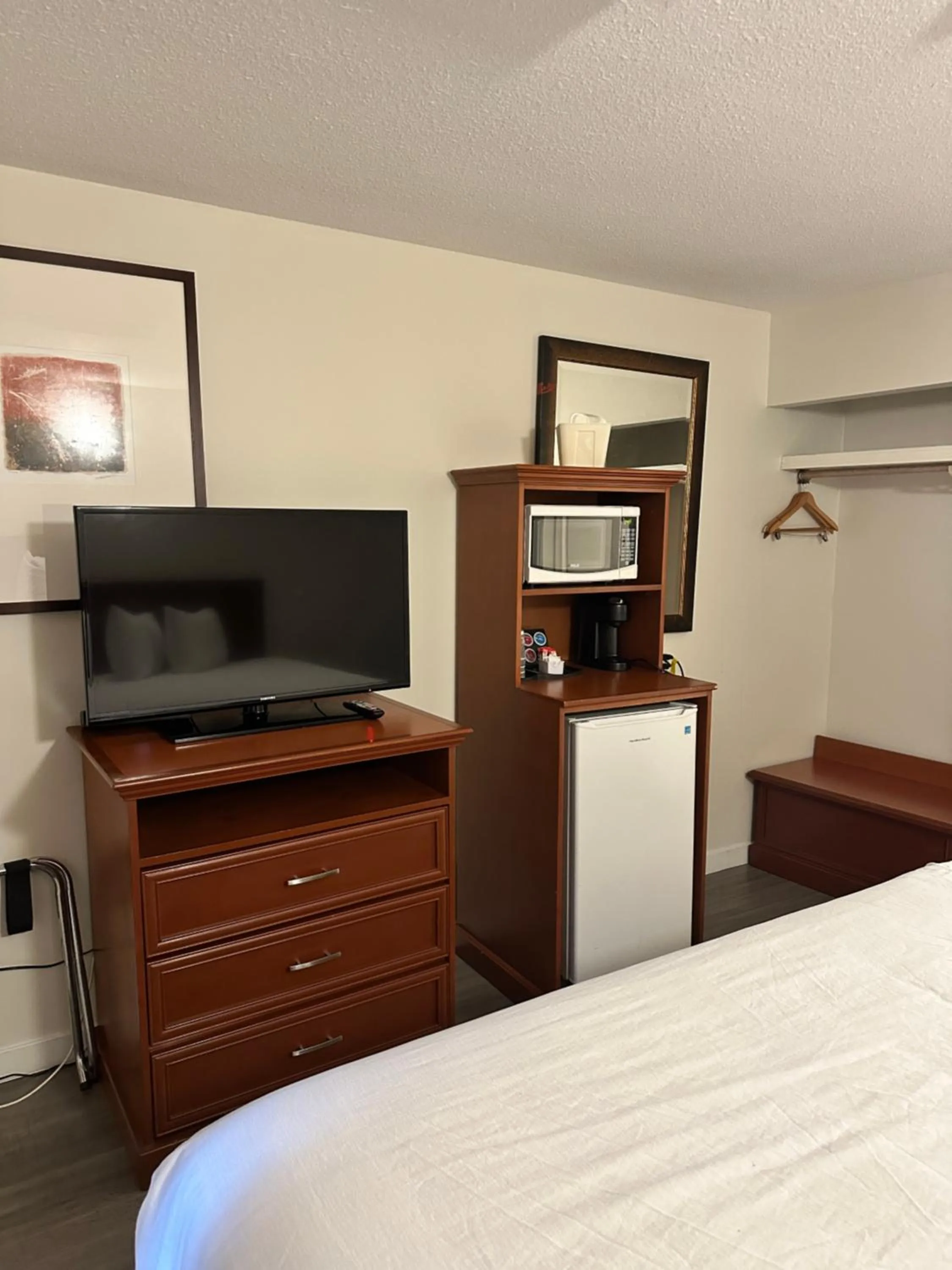 Bedroom, Bed in Travelodge by Wyndham Langley