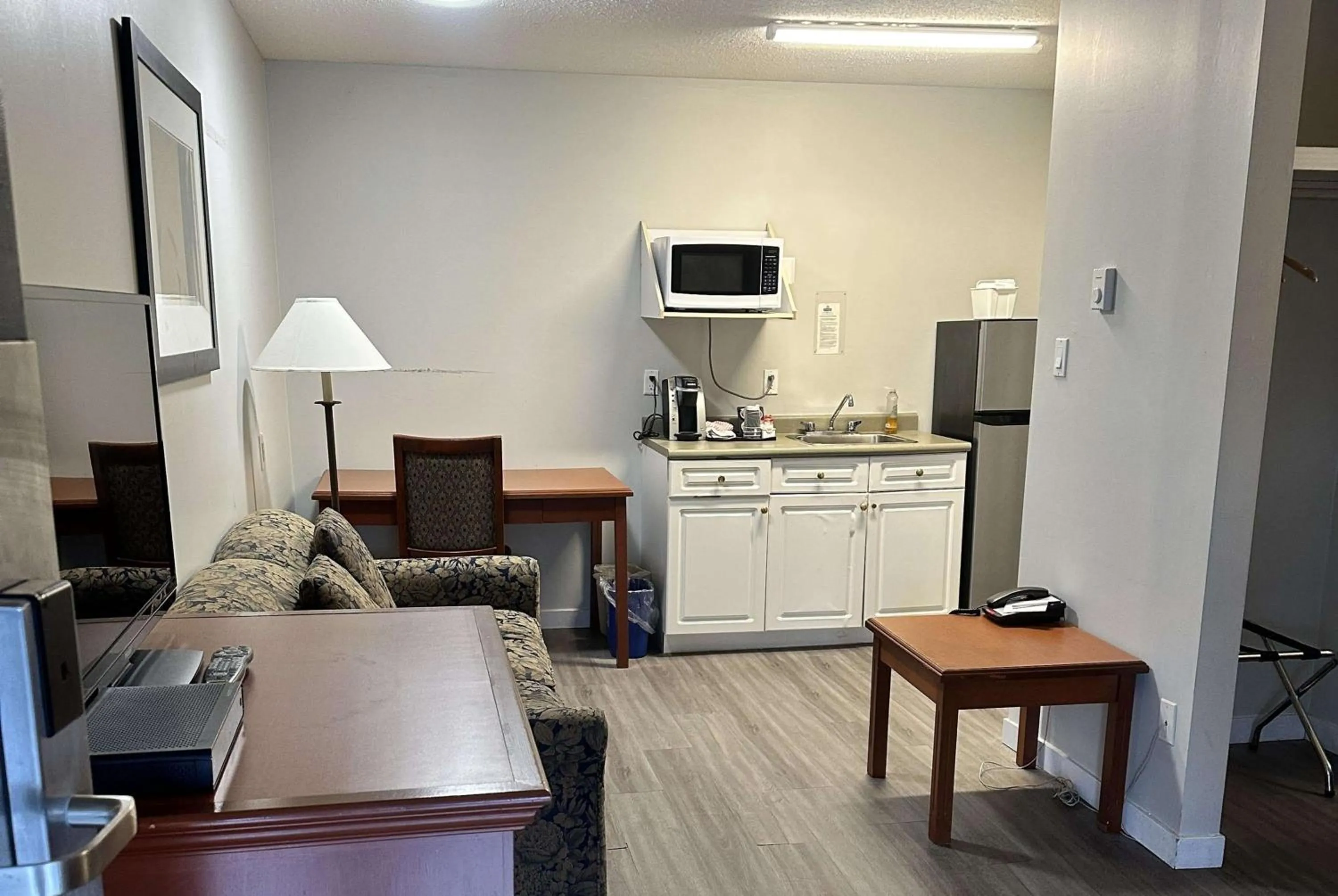 Photo of the whole room in Travelodge by Wyndham Langley