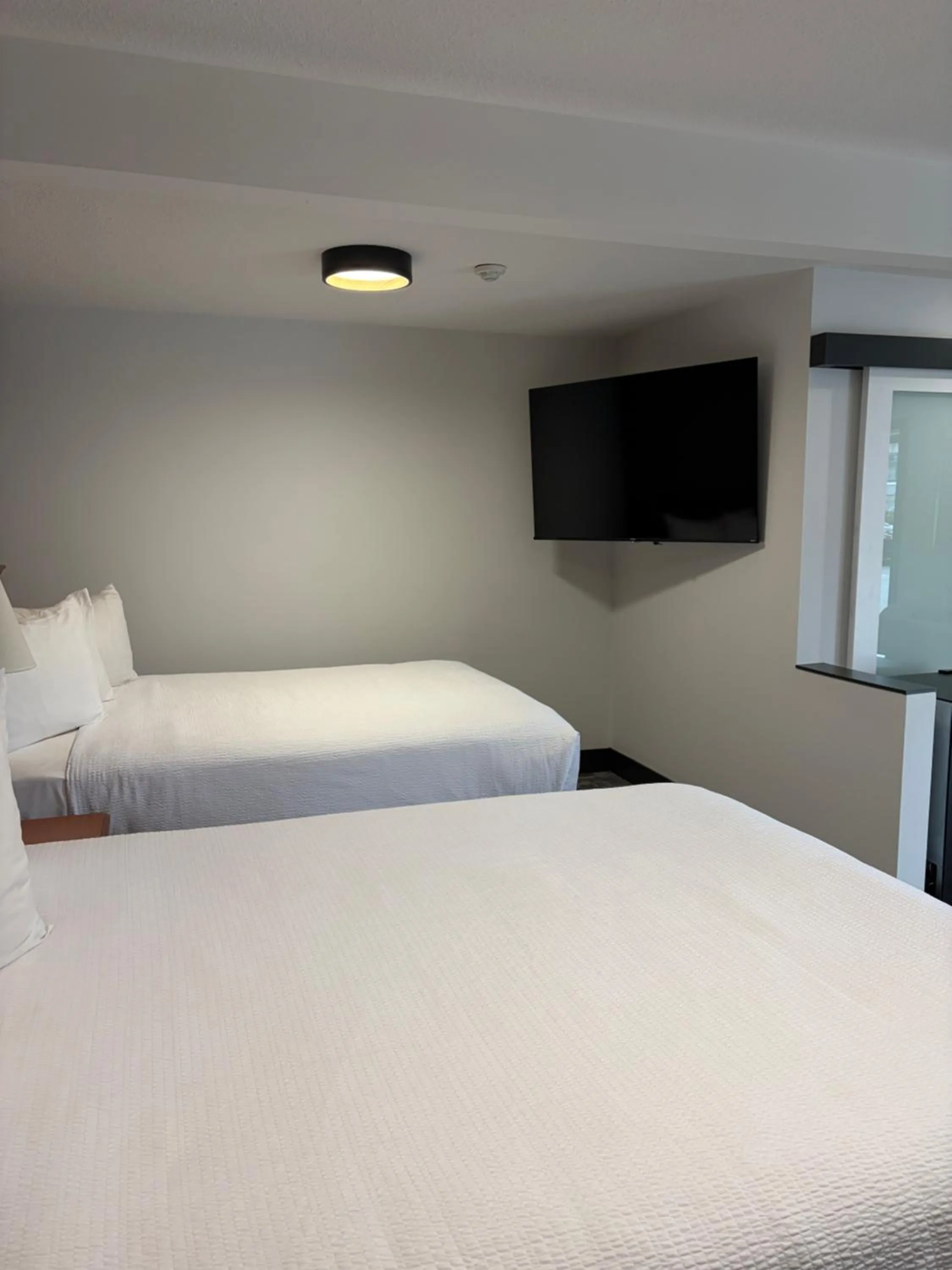 Bedroom, Bed in Travelodge by Wyndham Langley