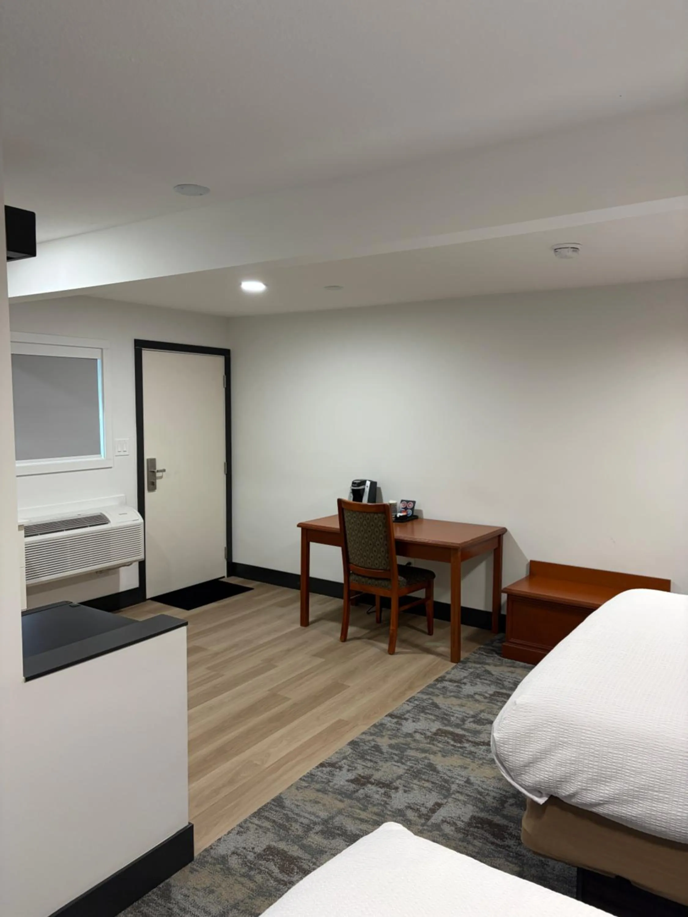 Bedroom, Bed in Travelodge by Wyndham Langley