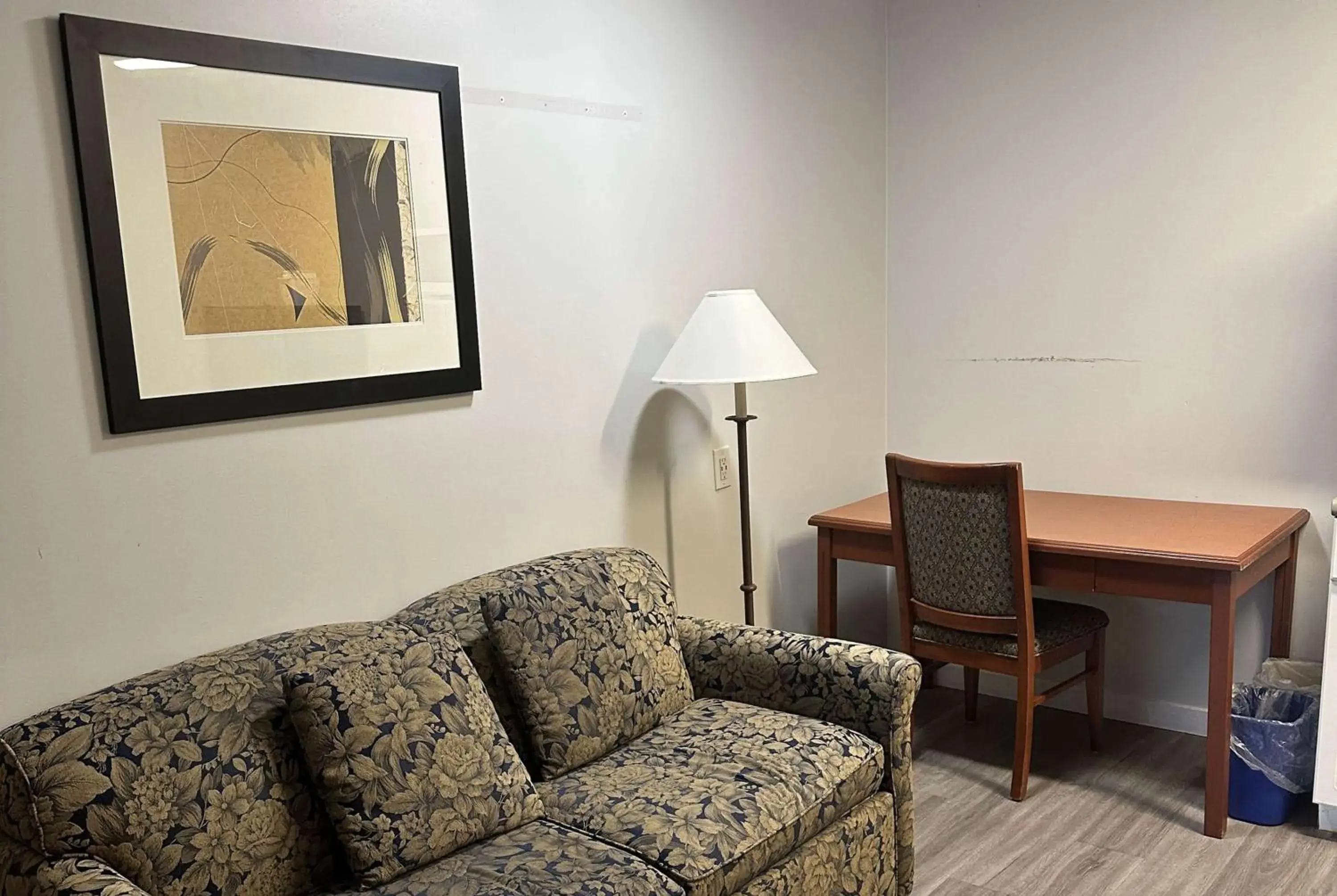 Photo of the whole room in Travelodge by Wyndham Langley Photo of the whole room in Travelodge by Wyndham Langley