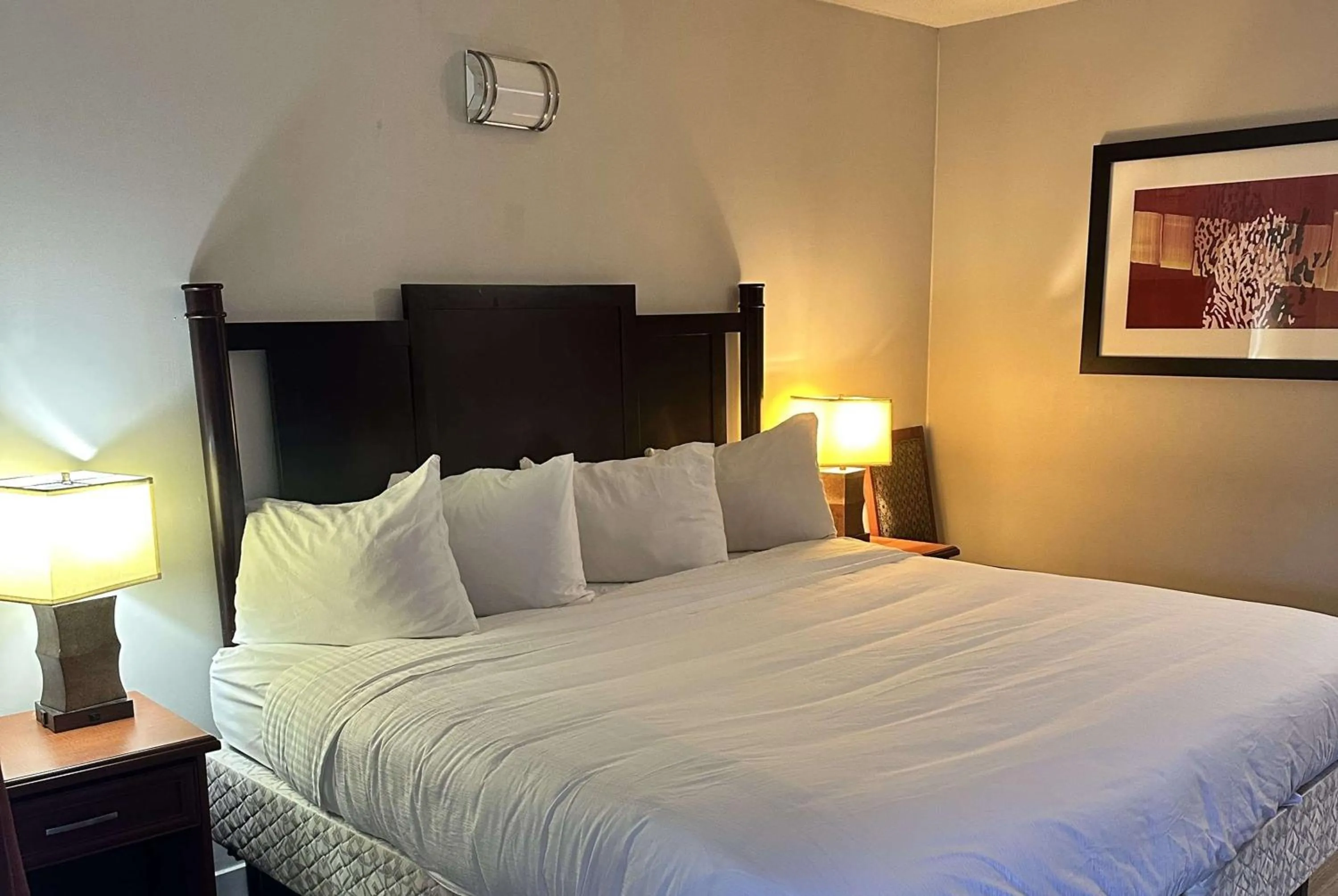 Photo of the whole room, Bed in Travelodge by Wyndham Langley