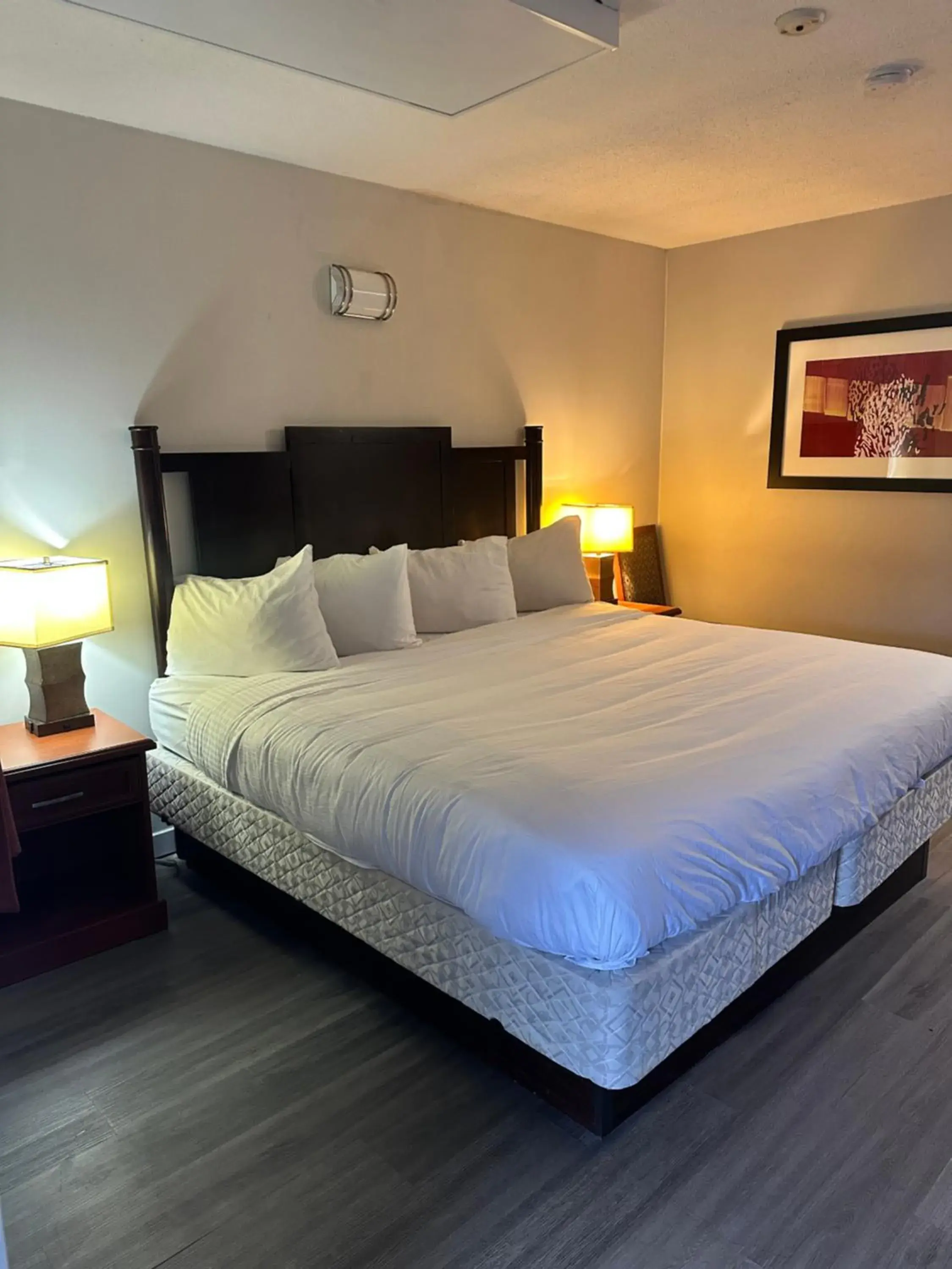 Bed in Travelodge by Wyndham Langley Bed in Travelodge by Wyndham Langley