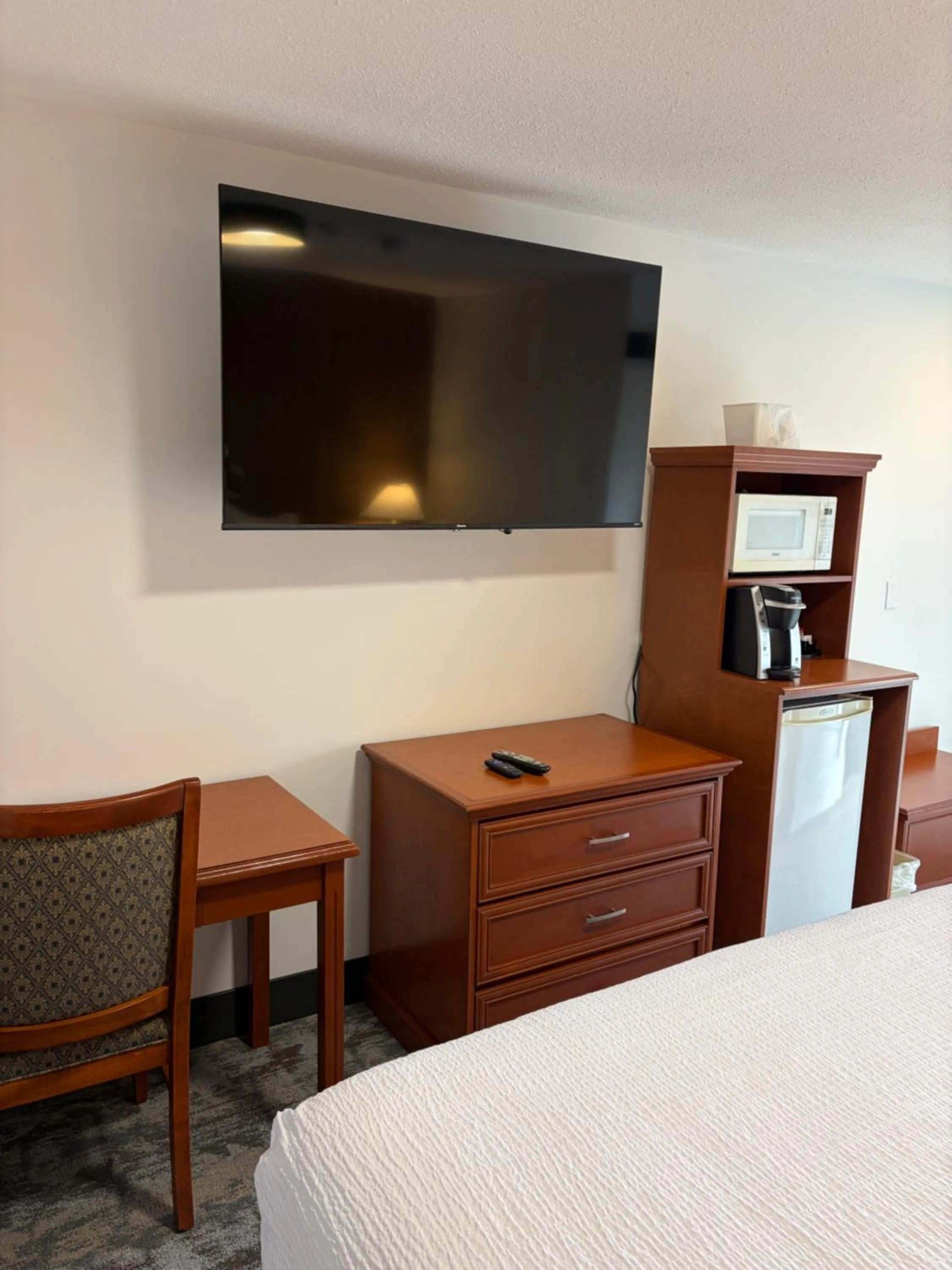 TV and multimedia, Bed in Travelodge by Wyndham Langley