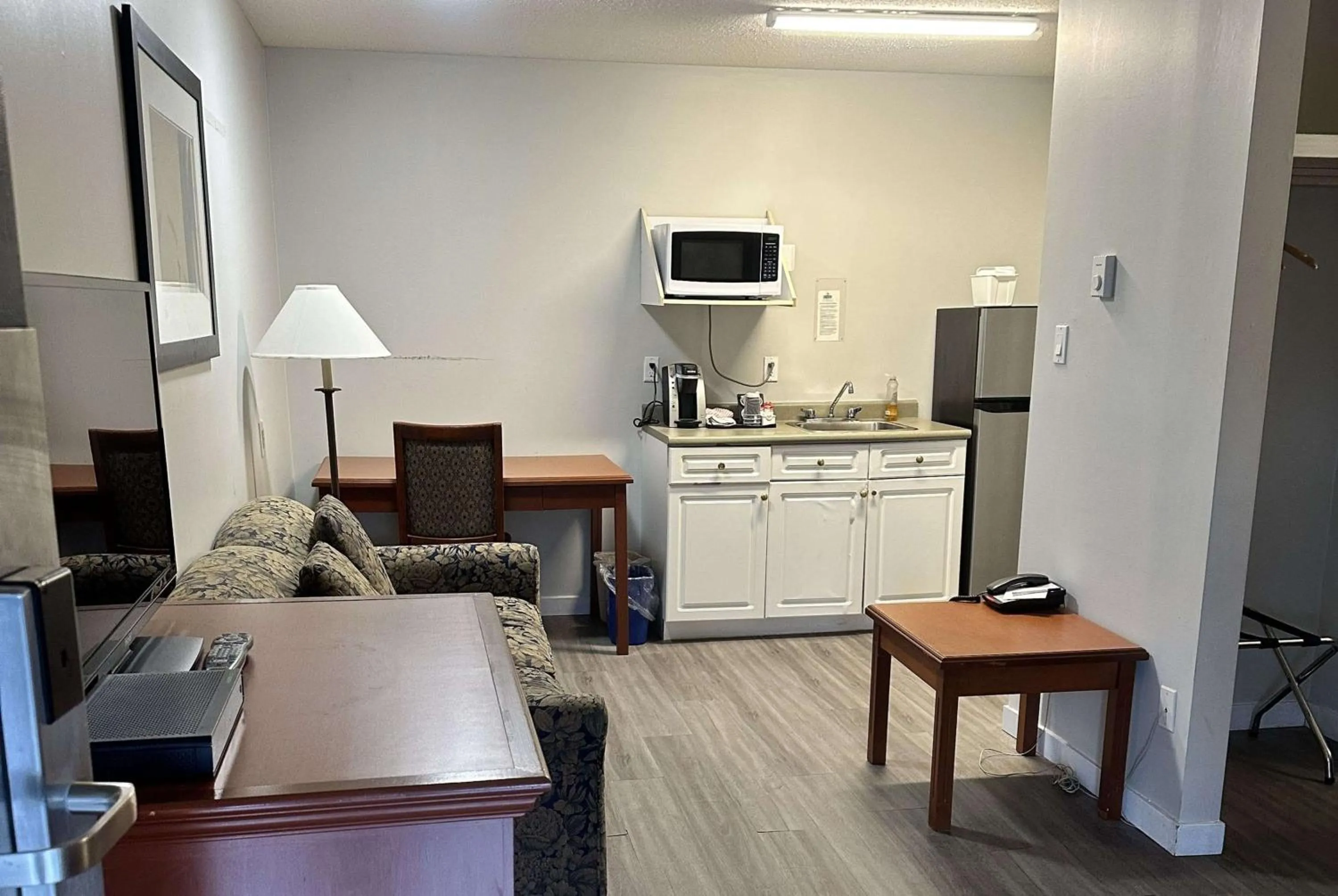 Photo of the whole room in Travelodge by Wyndham Langley