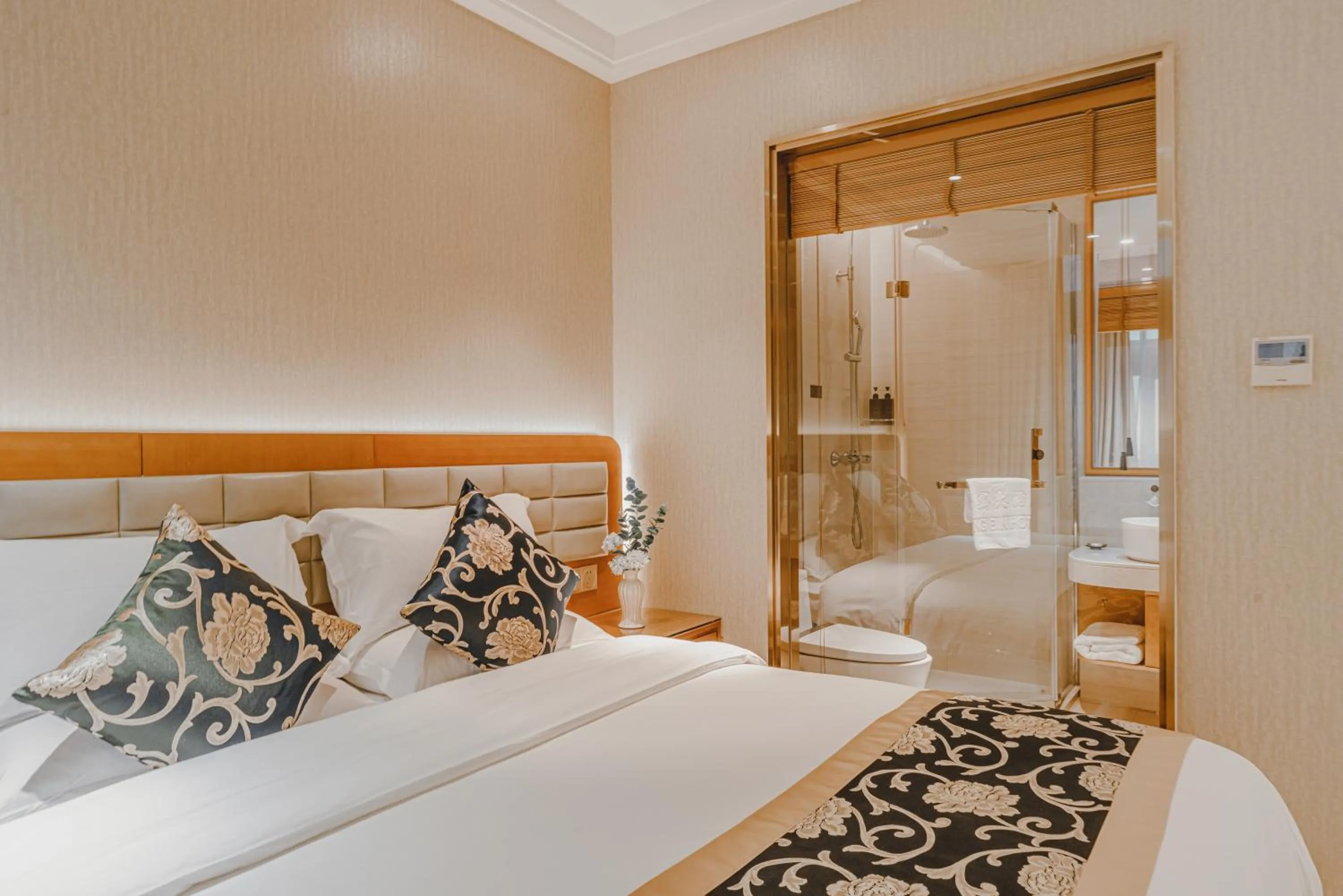 Bed in Wenzhou Hangbin International Hotel