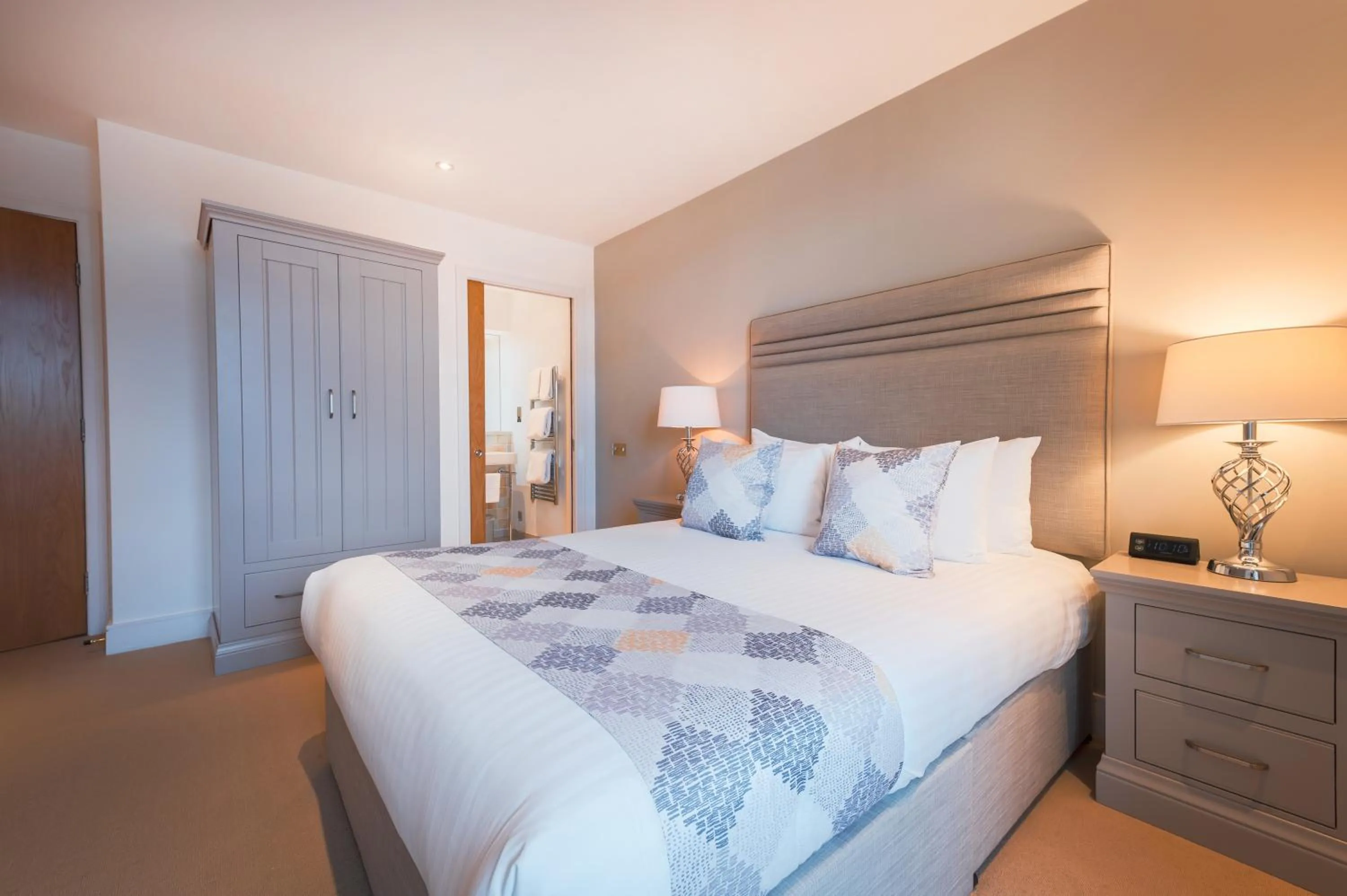 Bedroom, Bed in Highland Apartments by Mansley