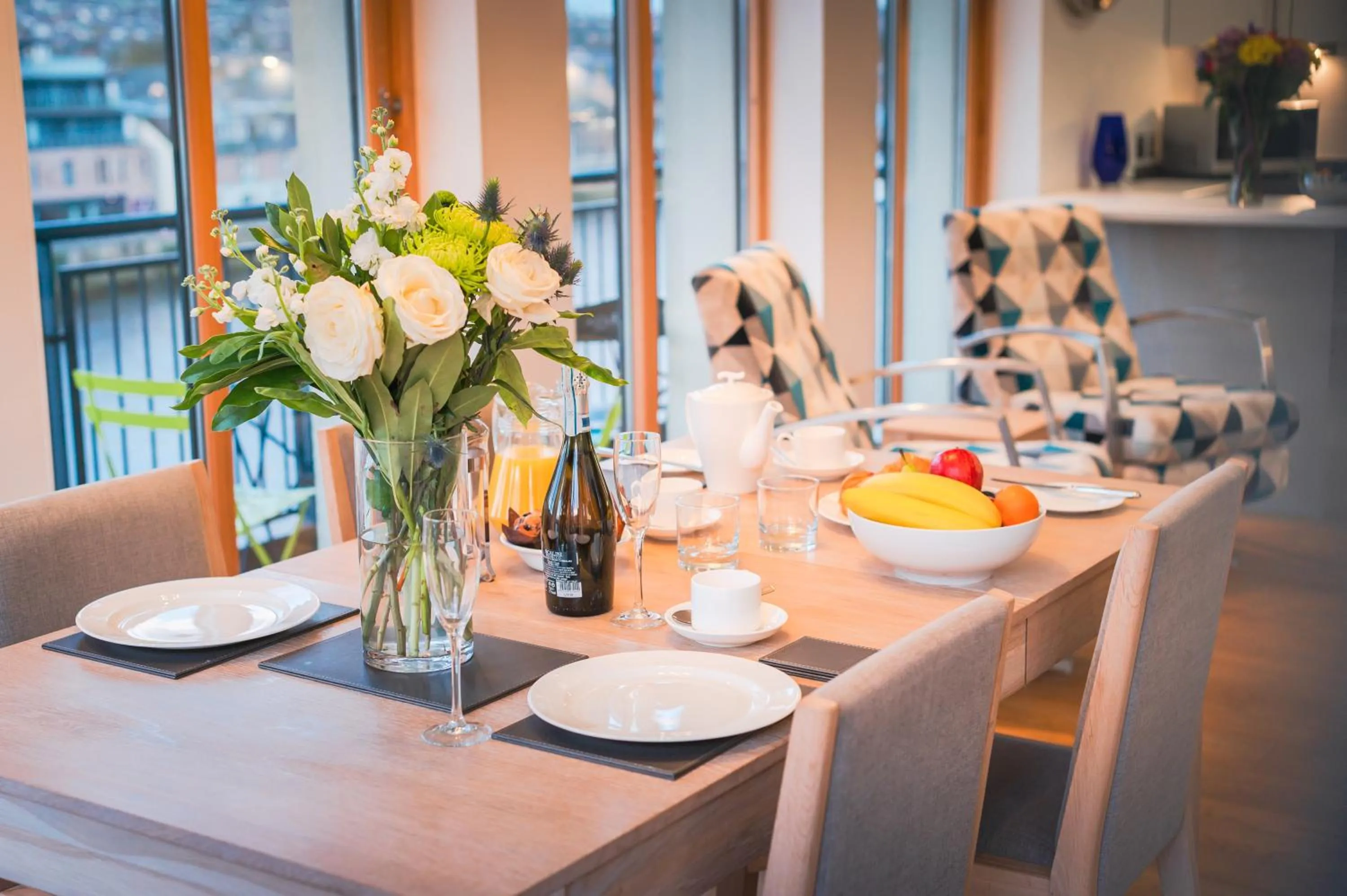 Dining area in Highland Apartments by Mansley