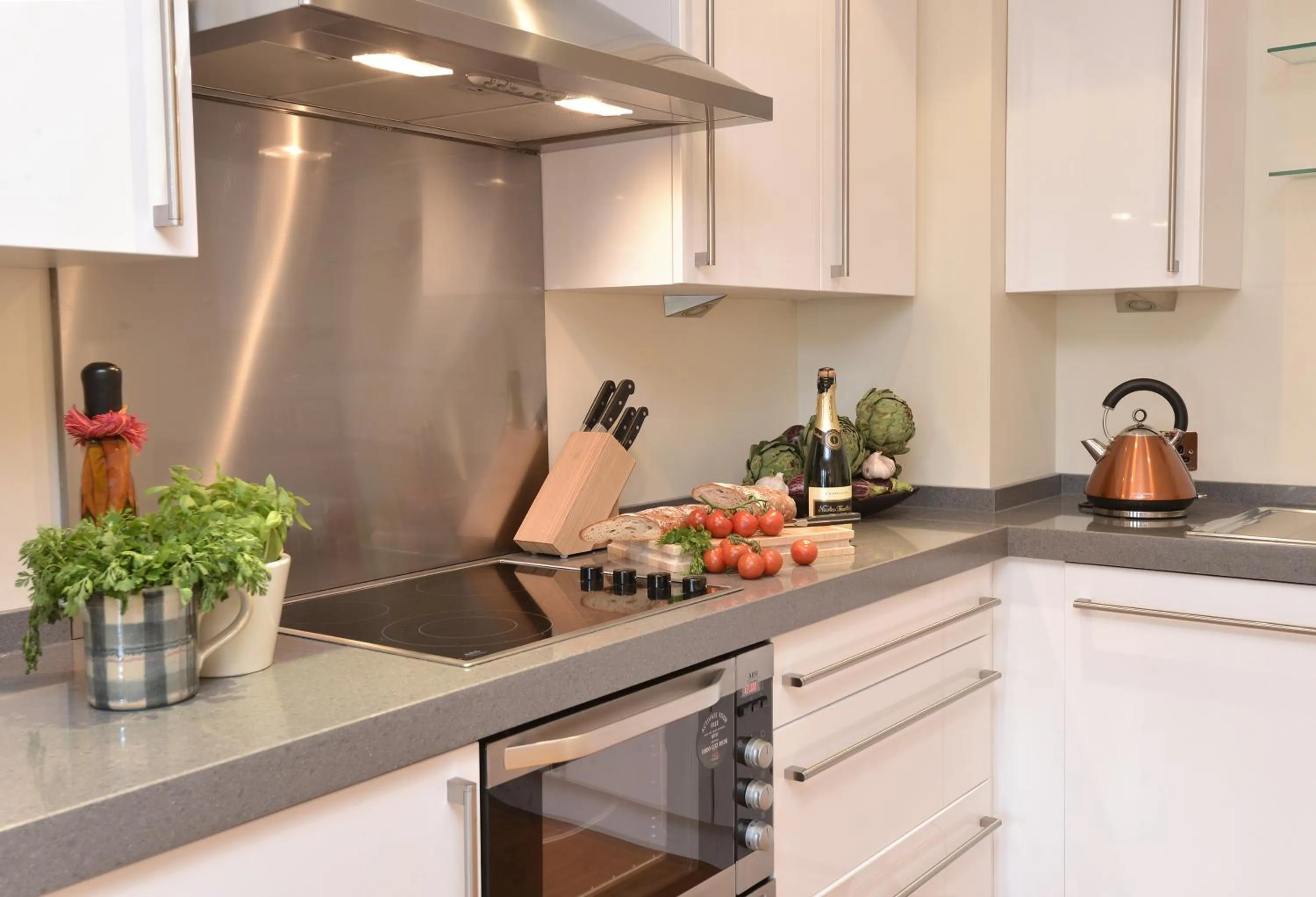 Kitchen or kitchenette in Highland Apartments by Mansley