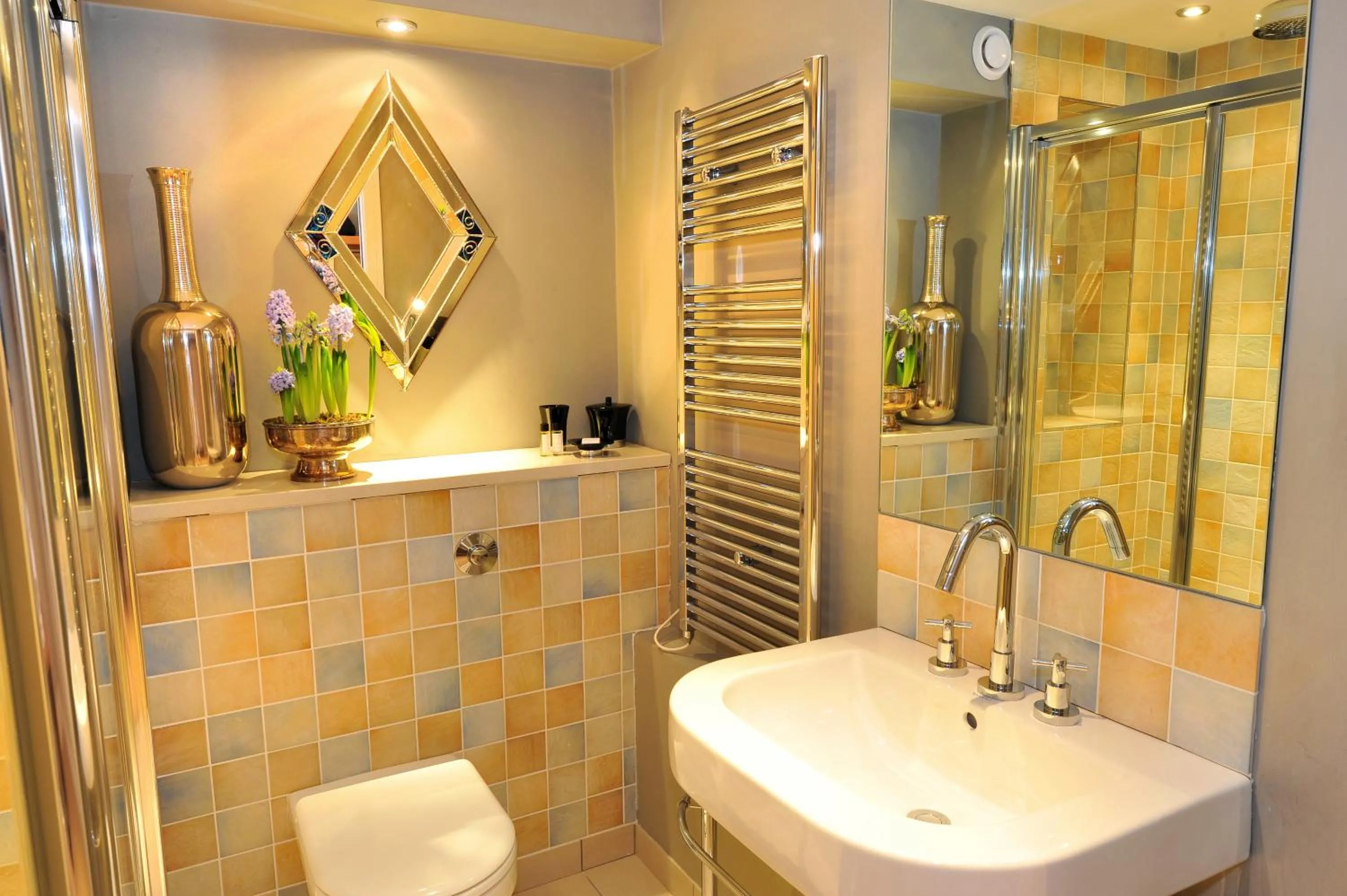 Bathroom in Highland Apartments by Mansley