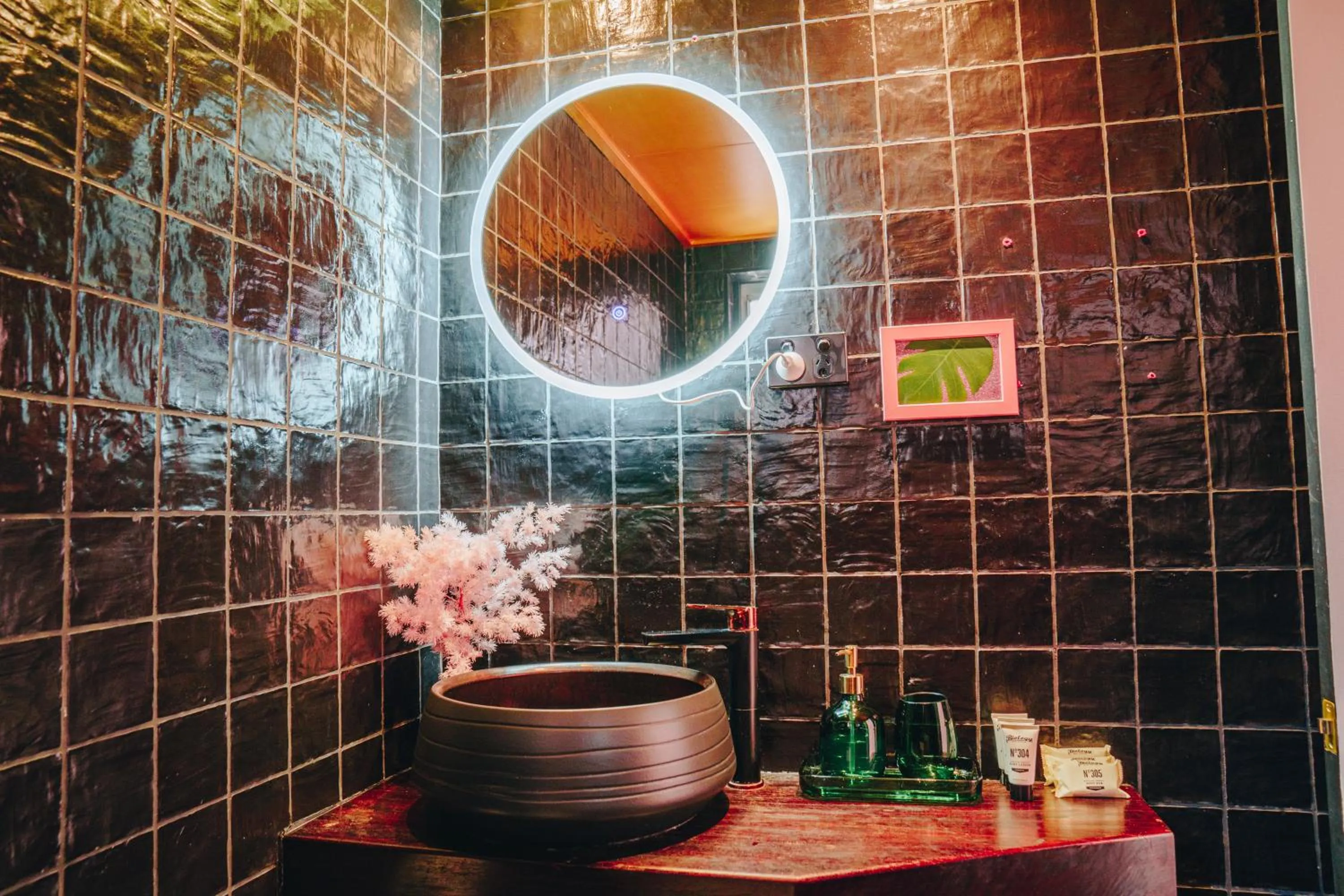 Bathroom in The Pink Hotel Coolangatta