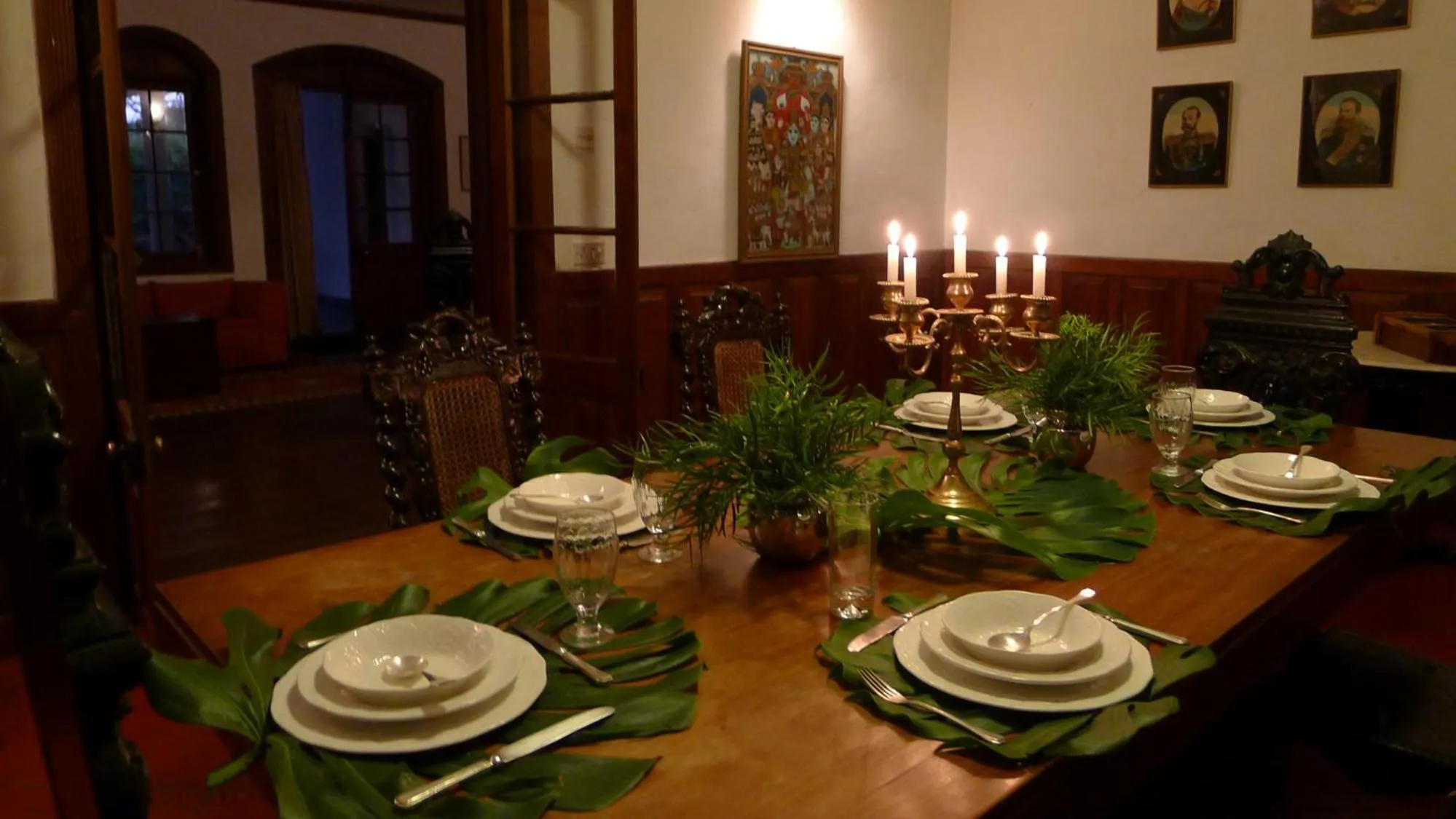 Restaurant/places to eat in Neemrana's Wallwood Garden