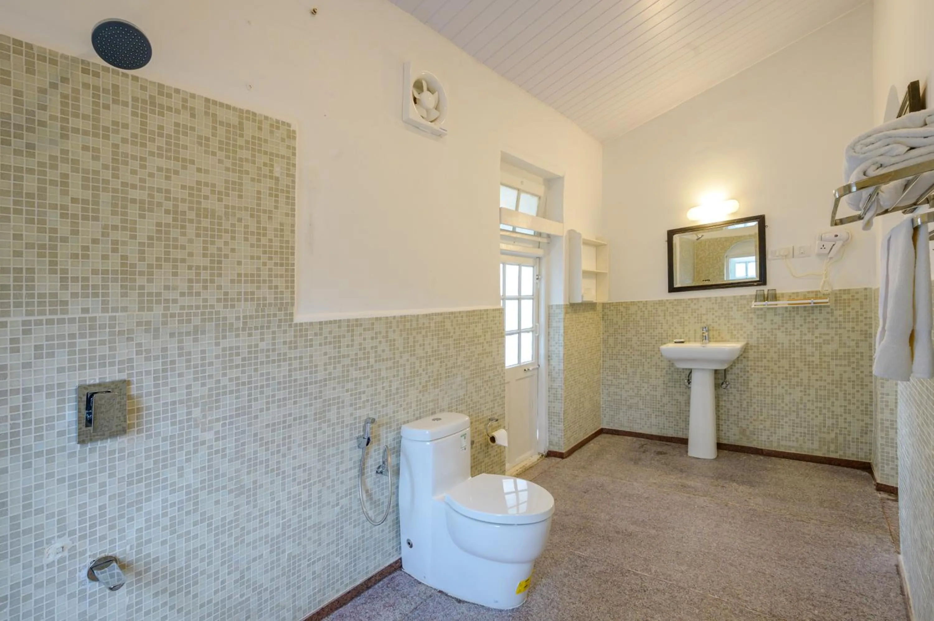 Toilet in Neemrana's Wallwood Garden