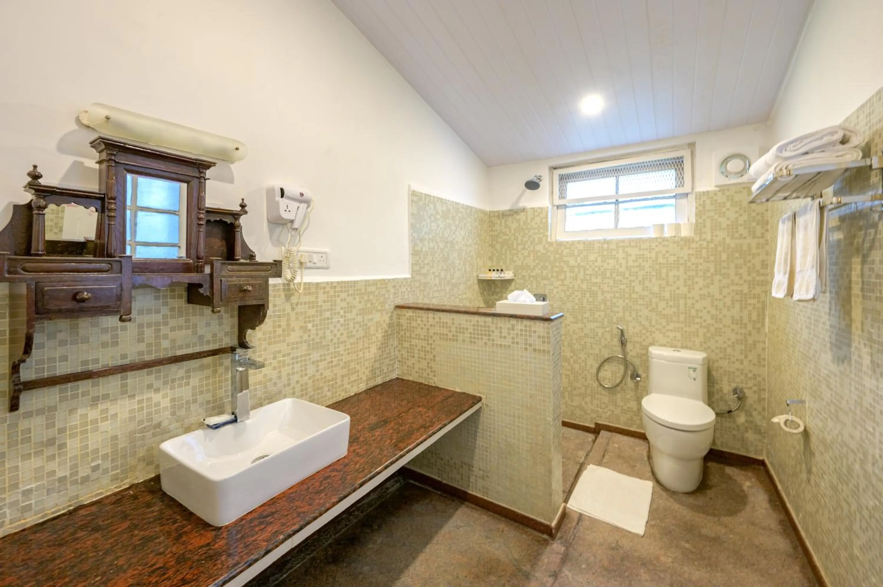 Toilet in Neemrana's Wallwood Garden