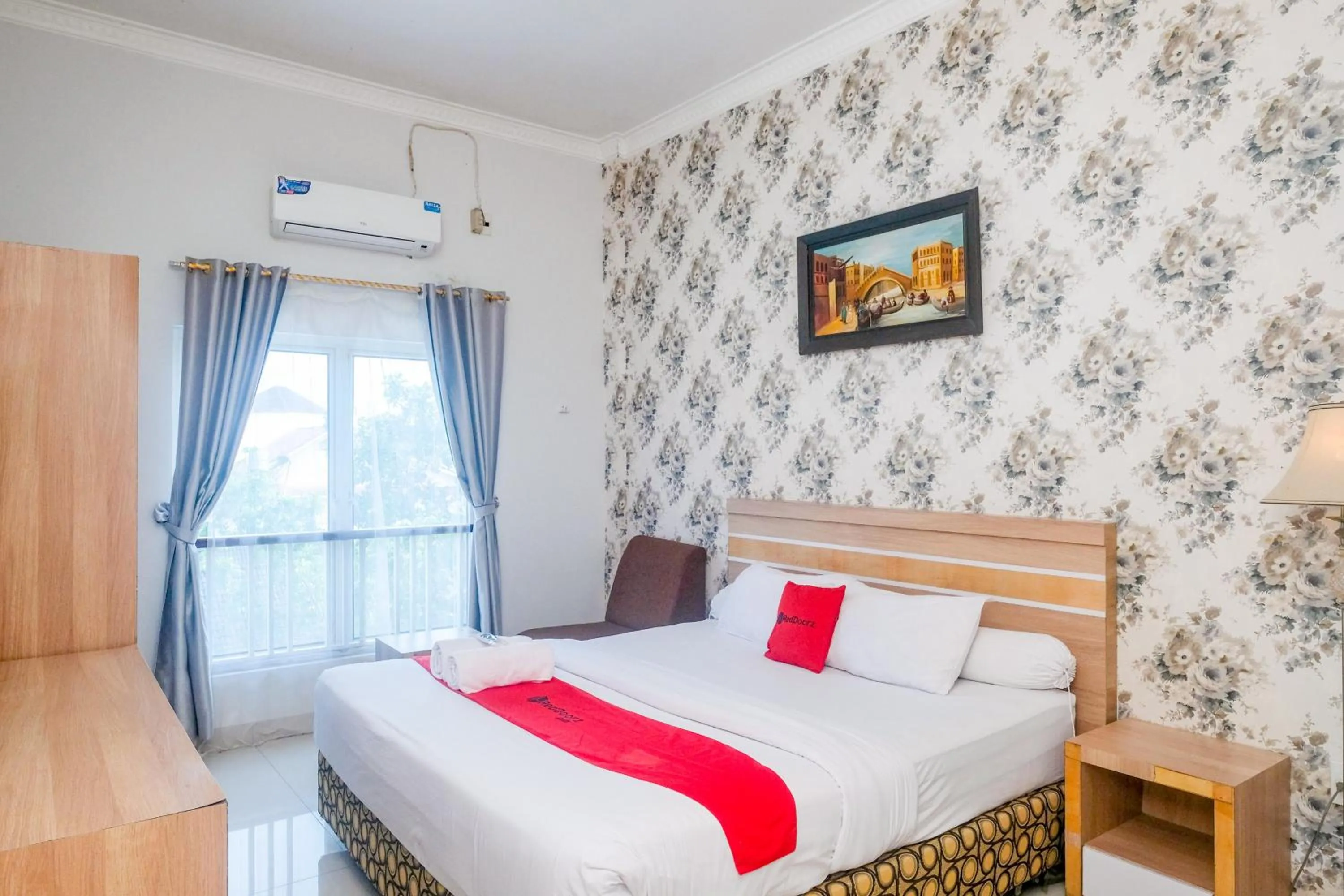Bed in RedDoorz near Hermes Place Polonia Medan