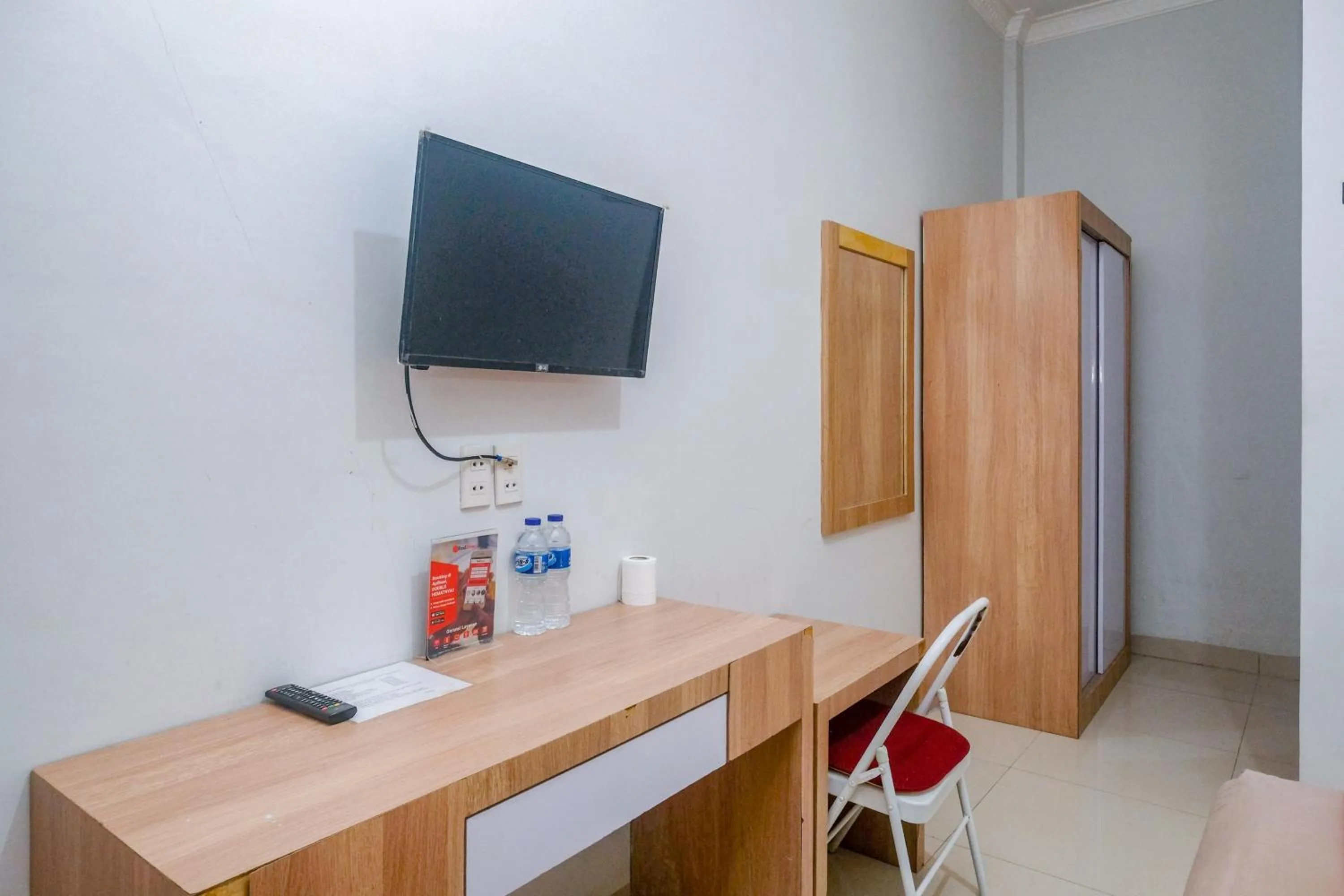 RedDoorz near Hermes Place Polonia Medan