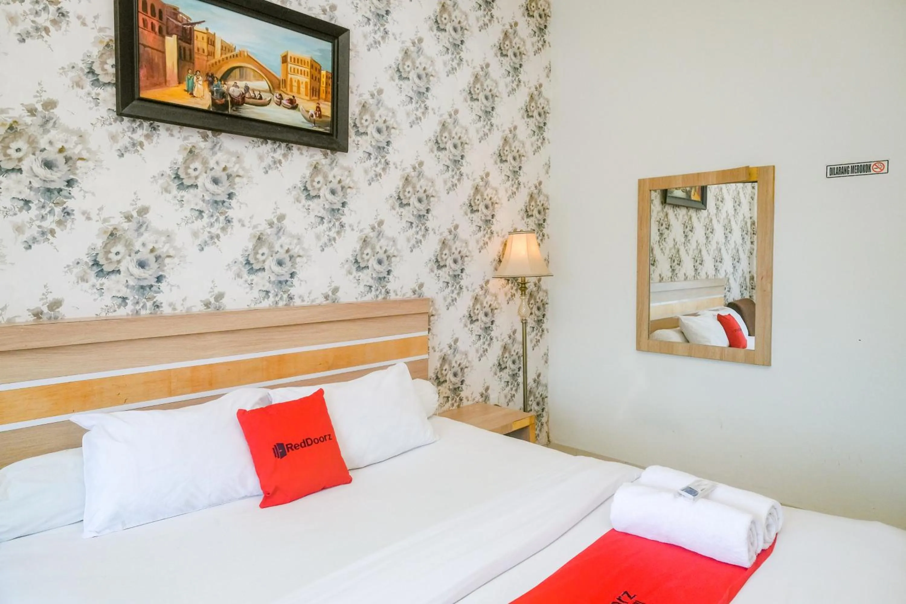 Bed in RedDoorz near Hermes Place Polonia Medan