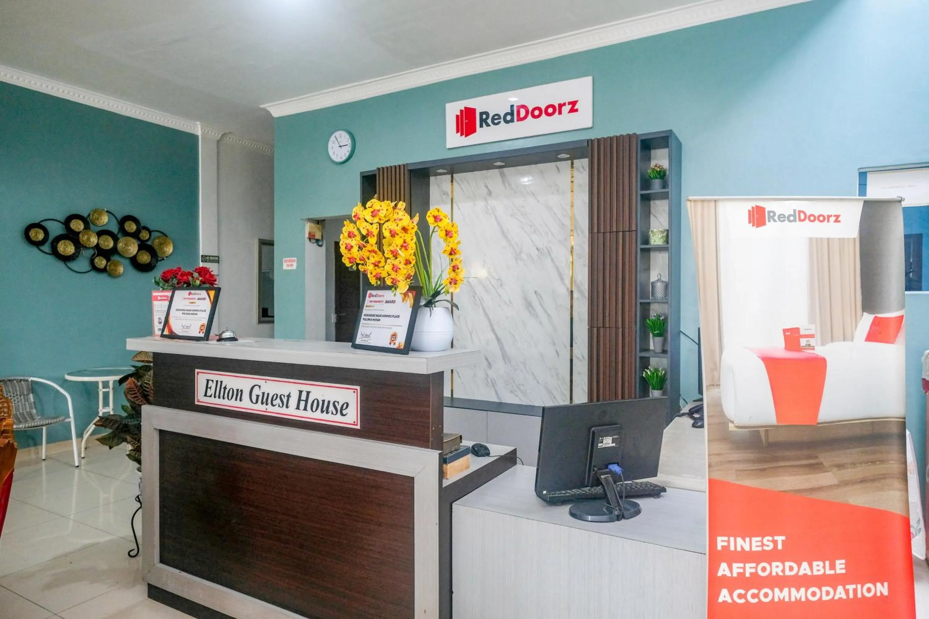 RedDoorz near Hermes Place Polonia Medan