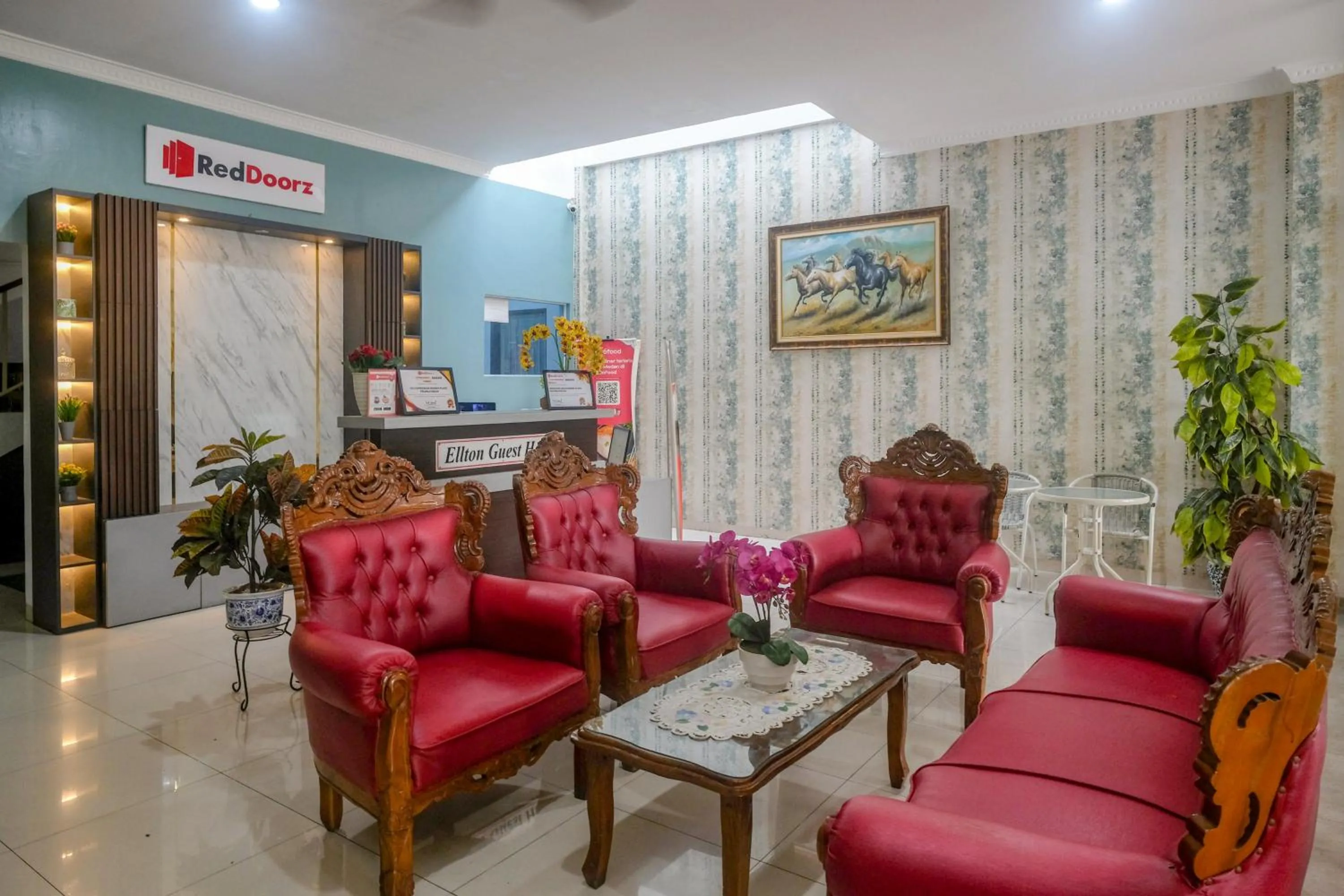 RedDoorz near Hermes Place Polonia Medan