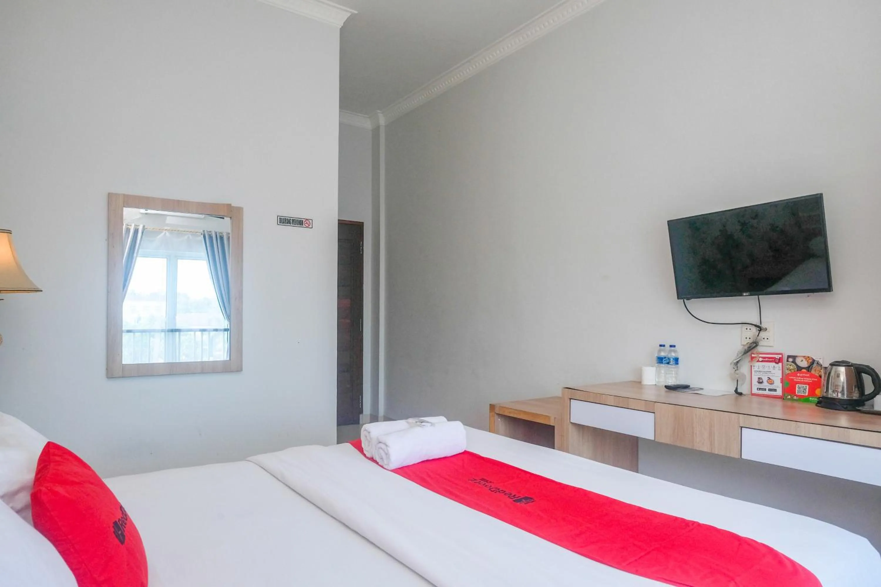 Bed in RedDoorz near Hermes Place Polonia Medan