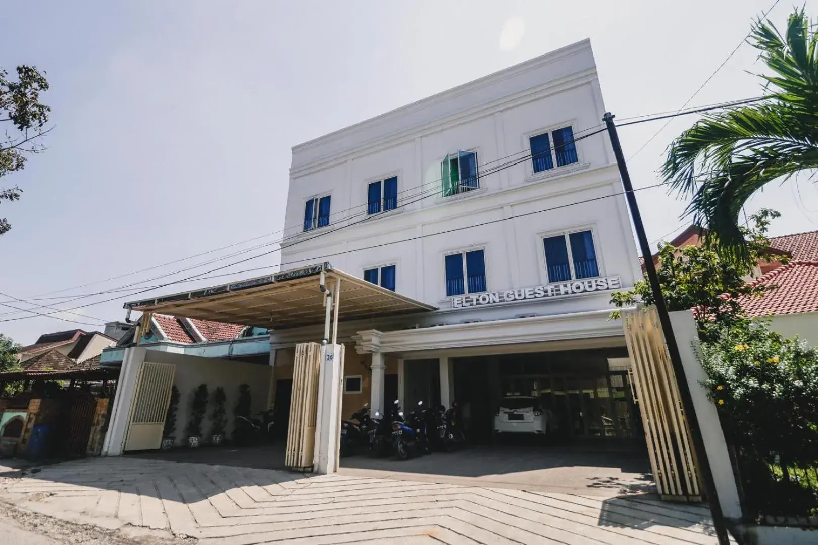 Property building in RedDoorz near Hermes Place Polonia Medan Property building in RedDoorz near Hermes Place Polonia Medan