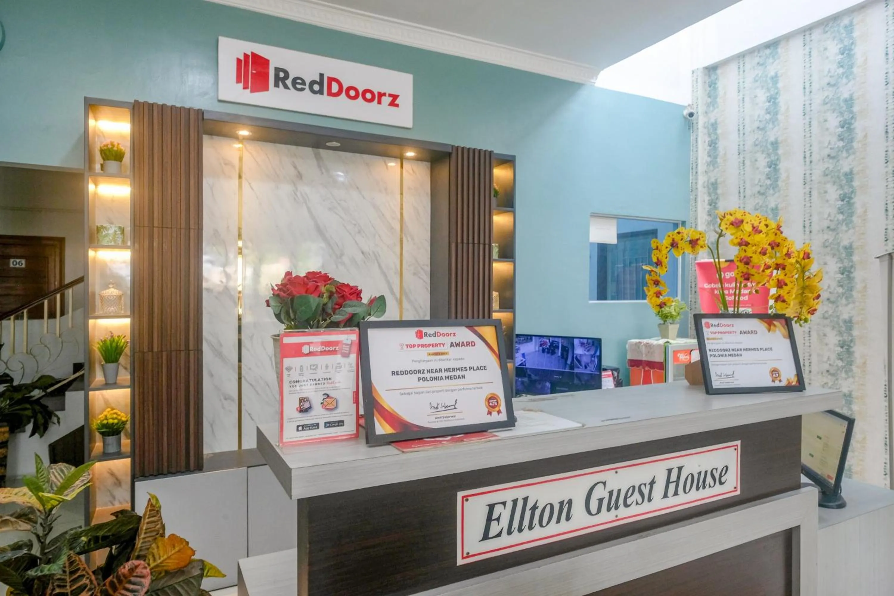 RedDoorz near Hermes Place Polonia Medan