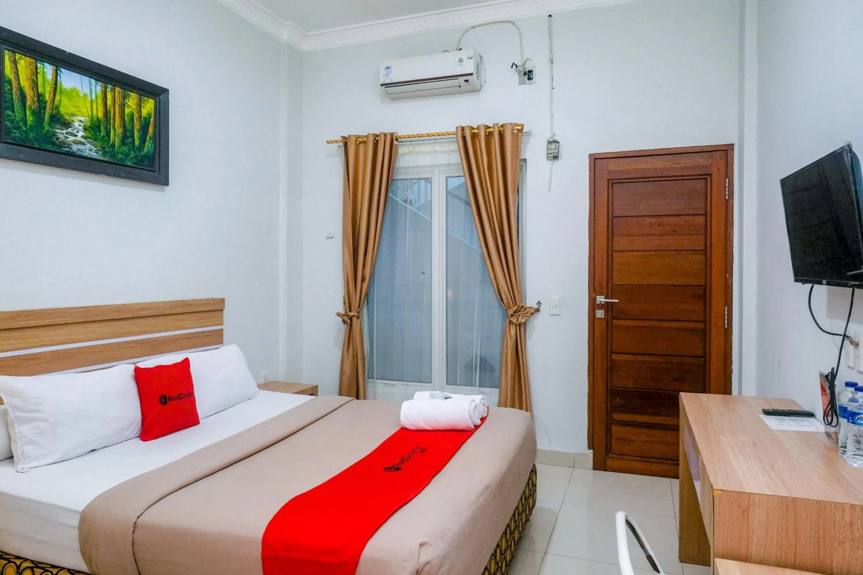 Bed in RedDoorz near Hermes Place Polonia Medan