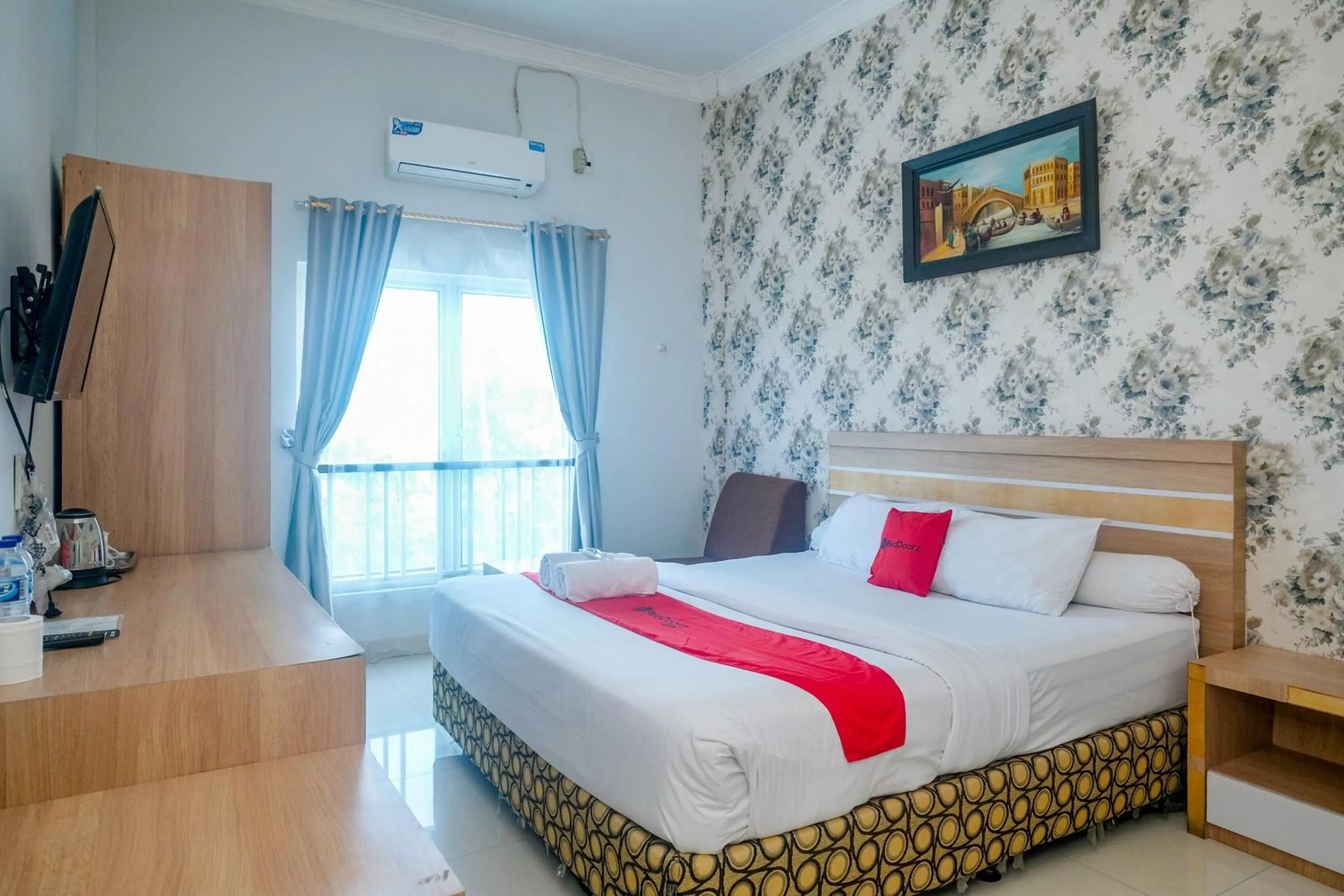 Bed in RedDoorz near Hermes Place Polonia Medan