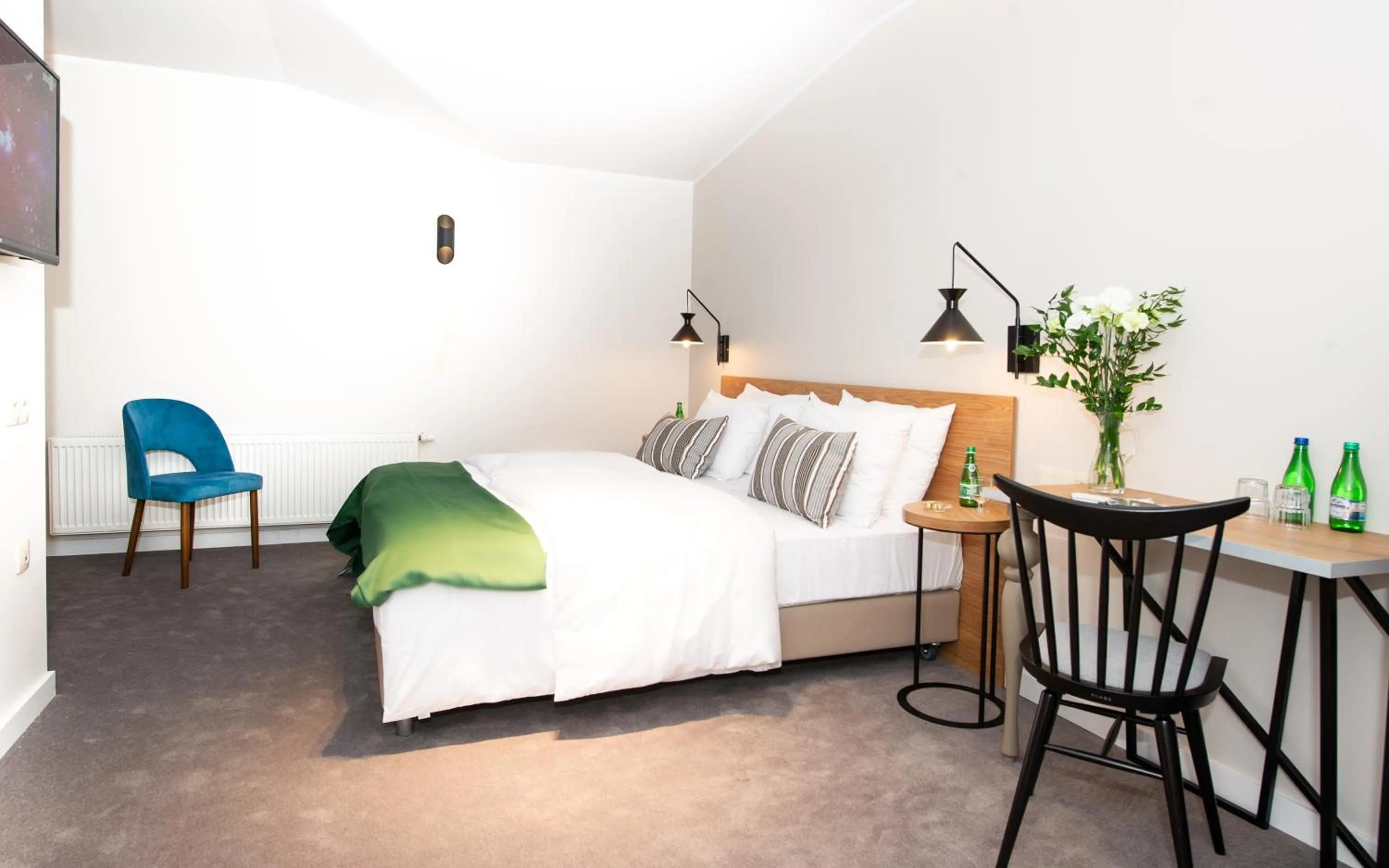 Photo of the whole room, Bed in poznańska19