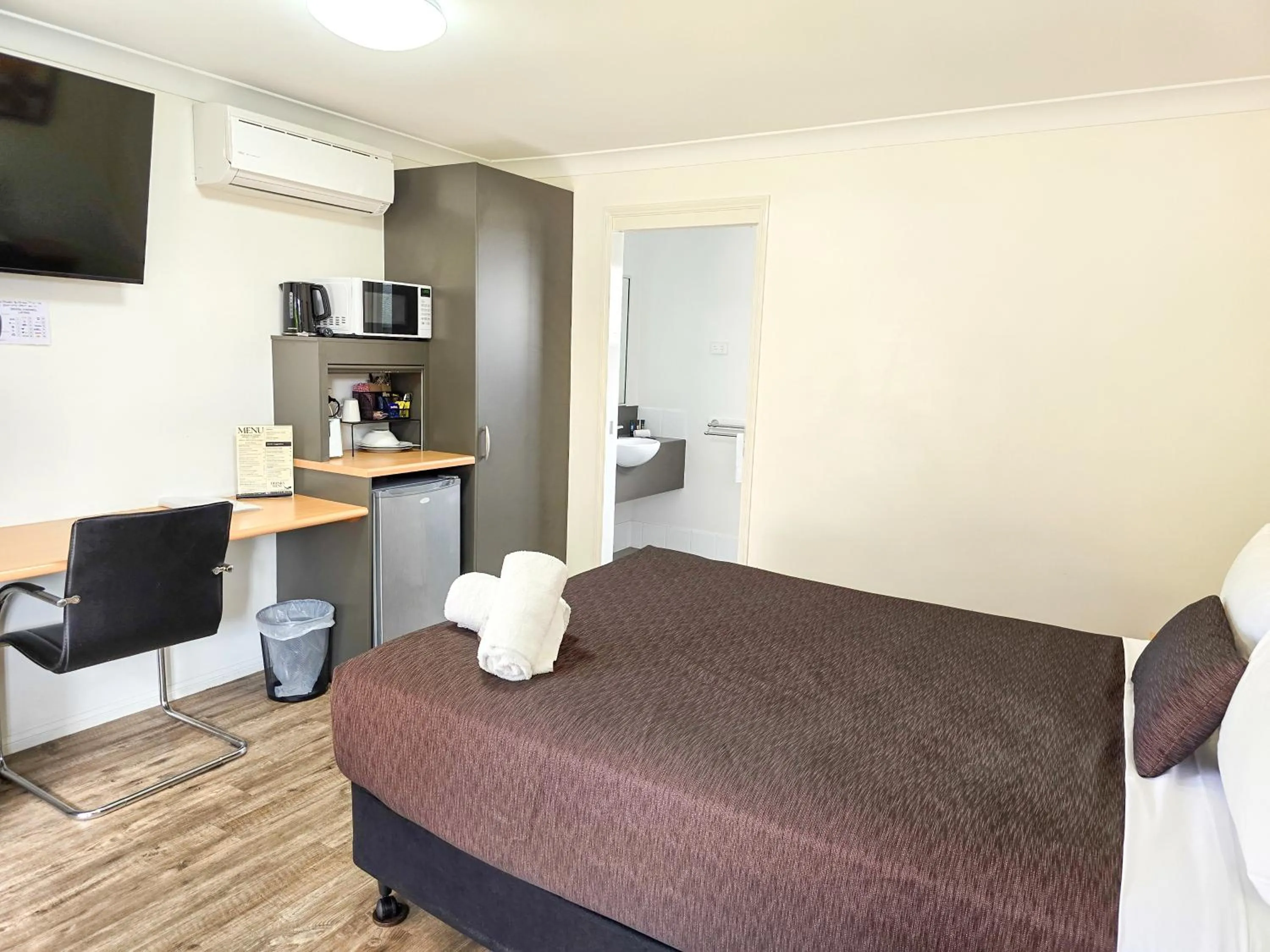 Bed in Ascot Lodge Motor Inn