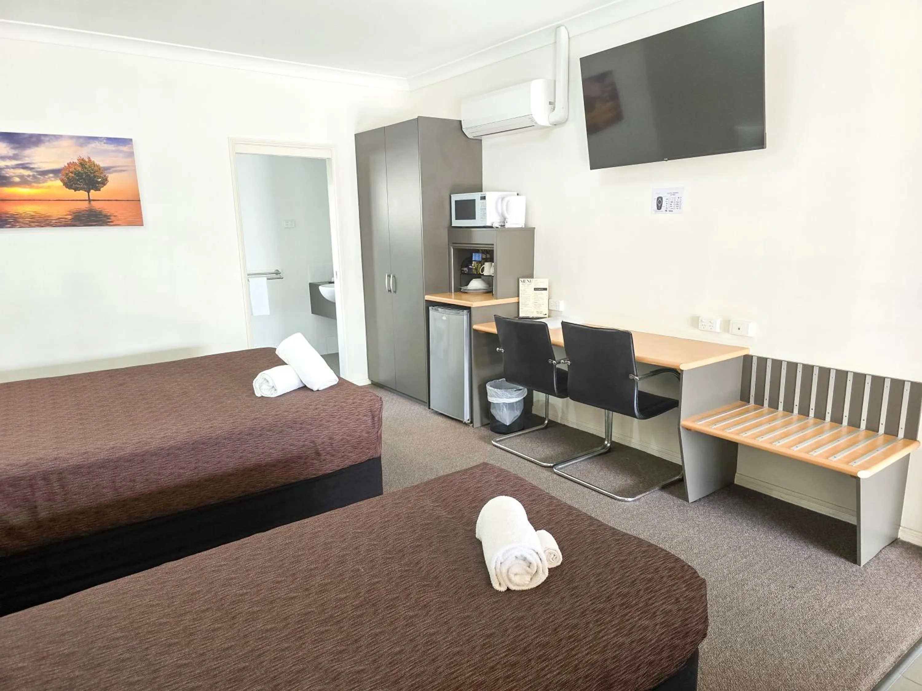 Bed in Ascot Lodge Motor Inn