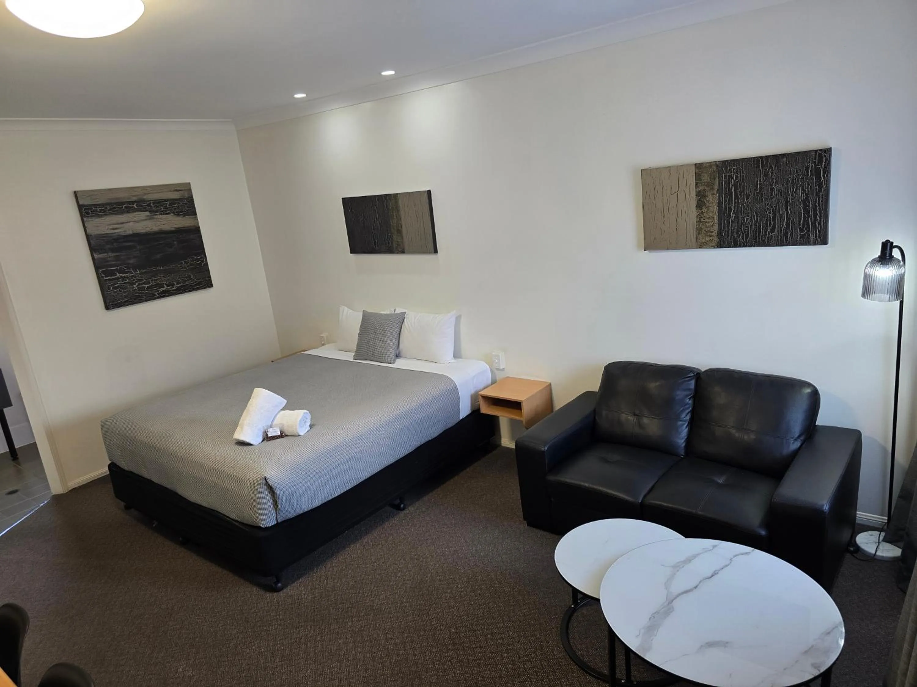 Bed in Ascot Lodge Motor Inn