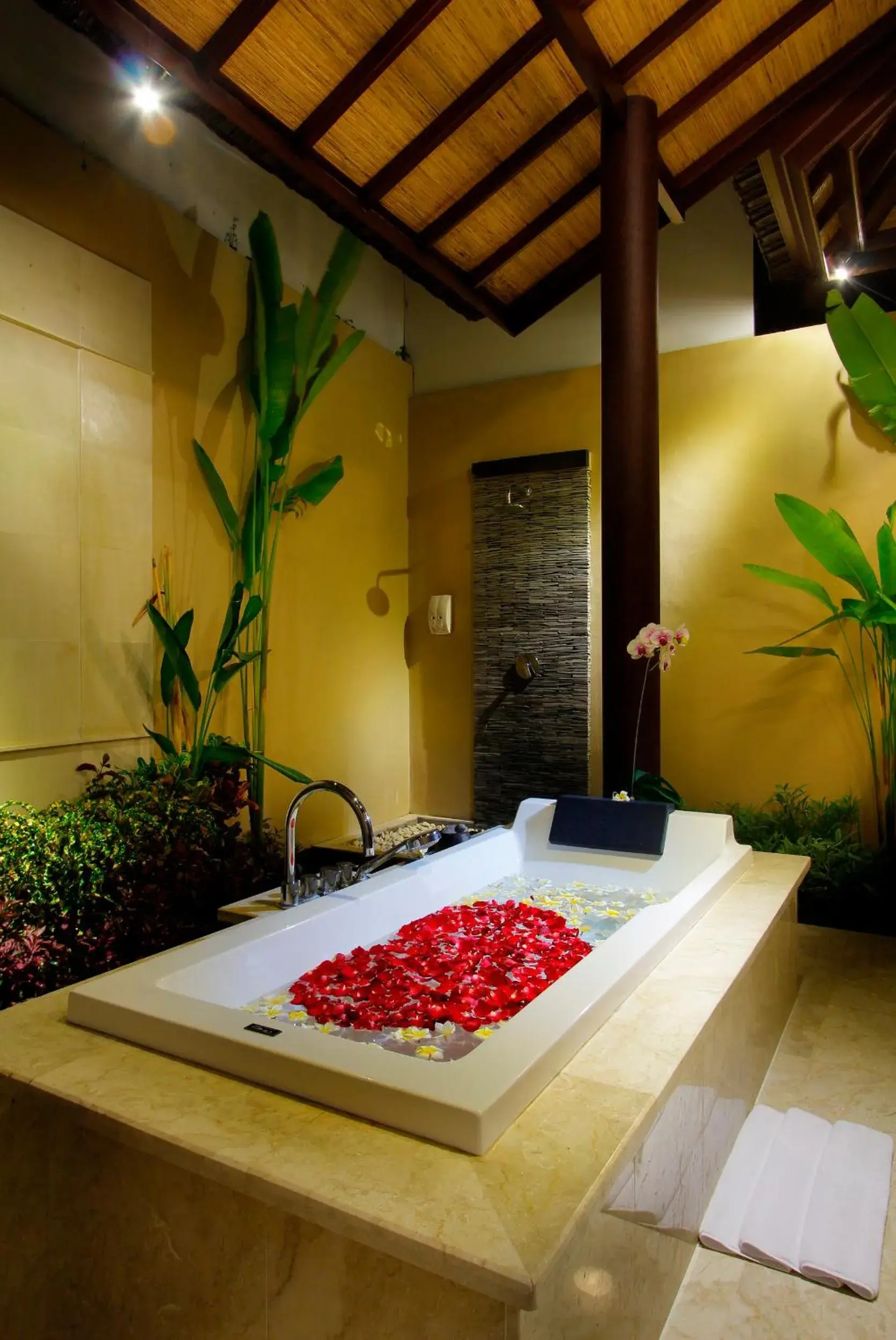 Bathroom in RC Villas and Spa Bali Bathroom in RC Villas and Spa Bali