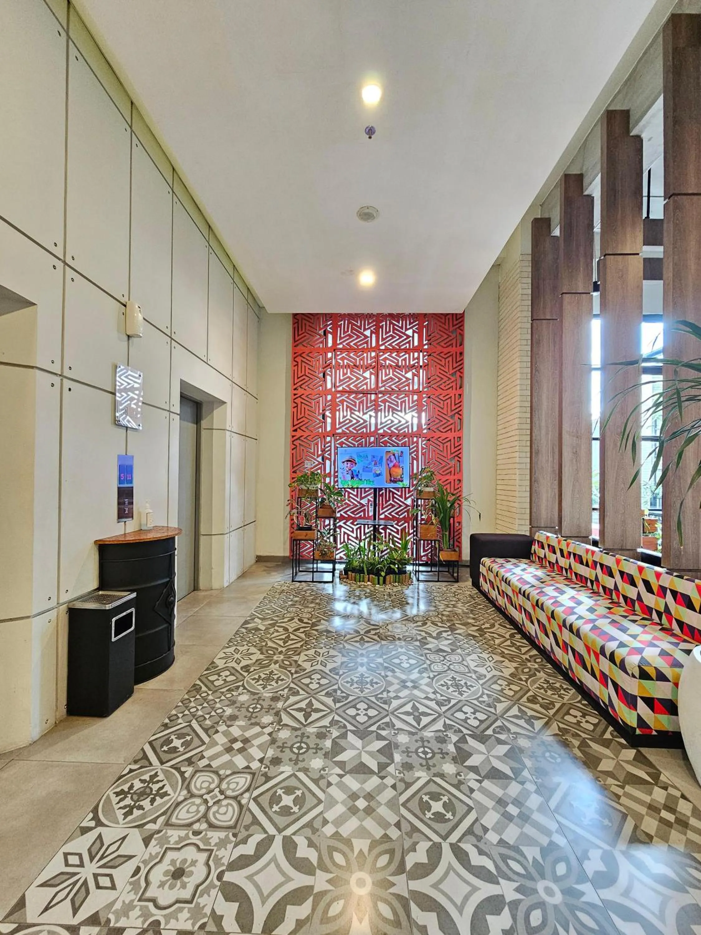 Seating area in Hotel Fortunagrande Jember By Fosia Hotels
