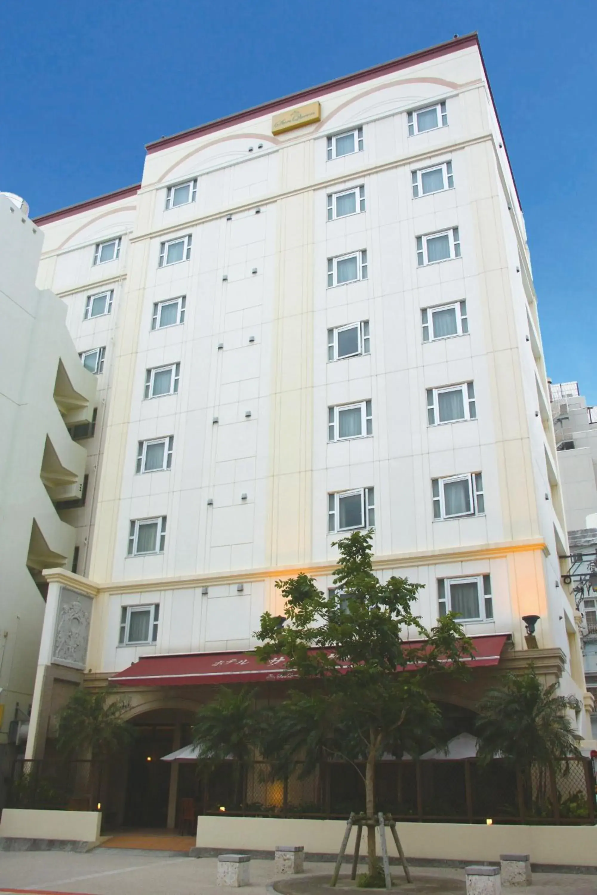 Facade/entrance in Hotel Sun Queen Facade/entrance in Hotel Sun Queen